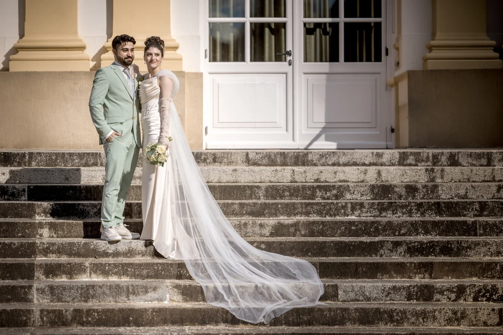 Celina und Mümün vor der Orangerie in Ansbach – Hochzeit von Celina und Mümün