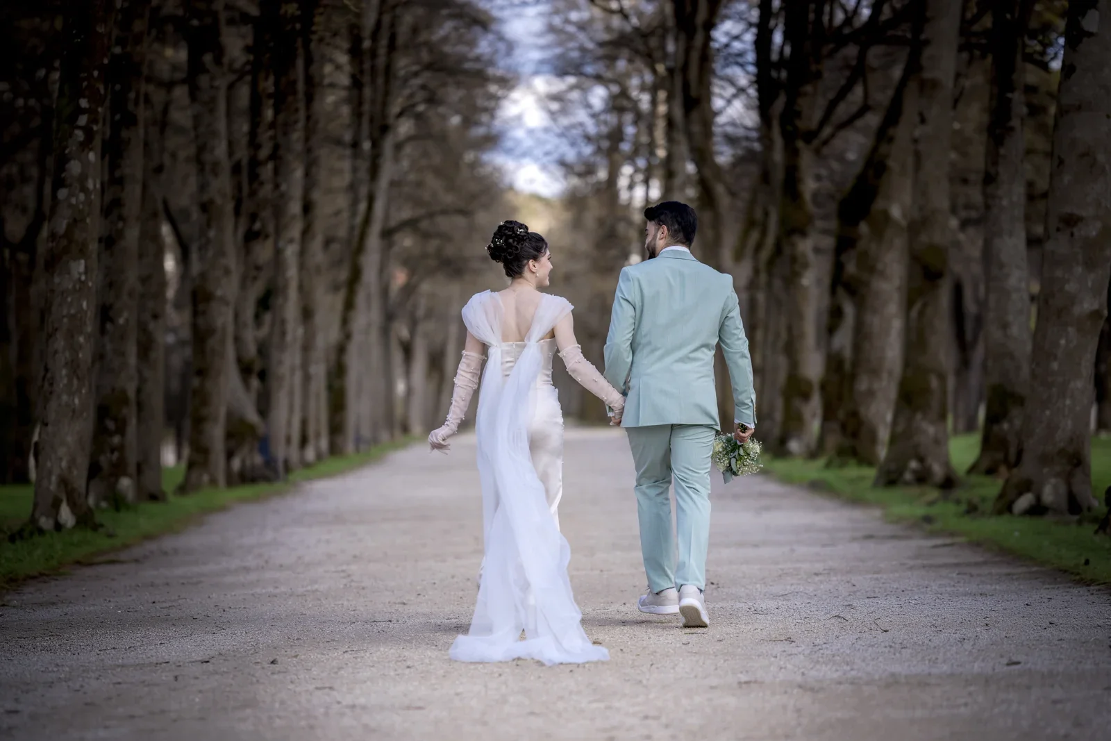Zu zweit durch die Allee – Hochzeit von Celina und Mümün