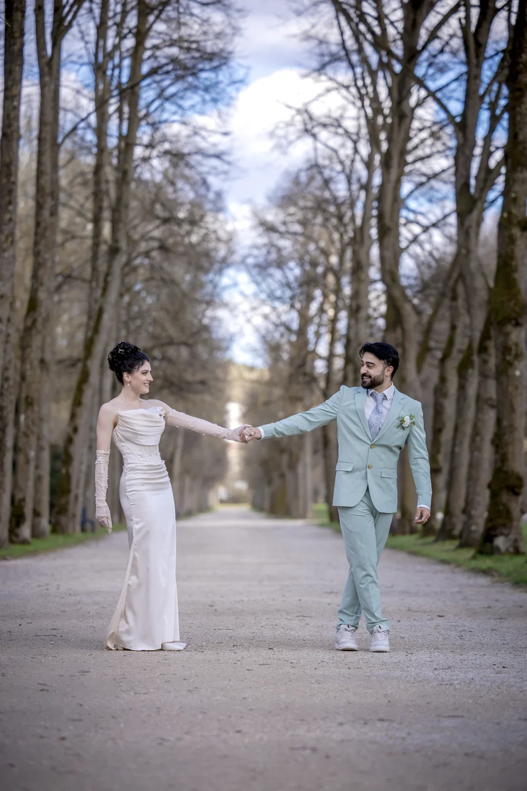 Ein kleiner Tanz auf dem Parkweg – Hochzeit von Celina und Mümün