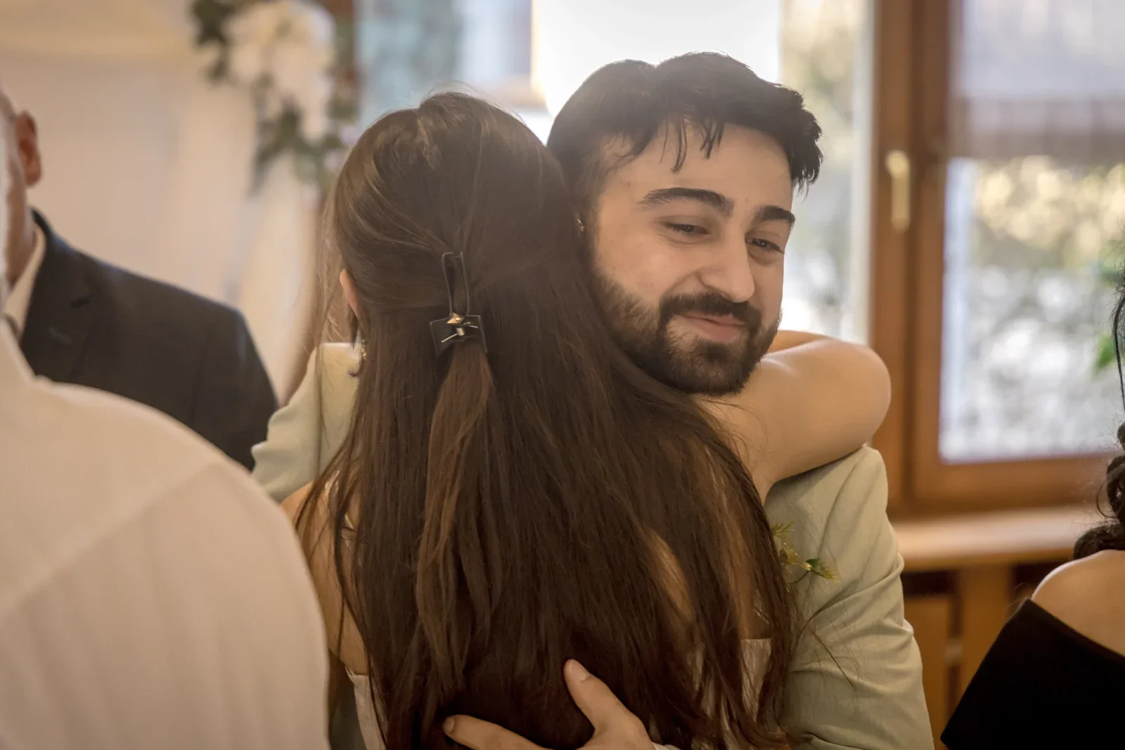 Eine herzliche Umarmung für Mümün – Hochzeit von Celina und Mümün
