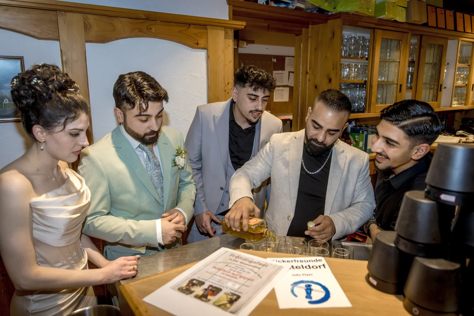 Ein Insider-Drink für das Brautpaar und die besten Freunde – Hochzeit von Celina und Mümün