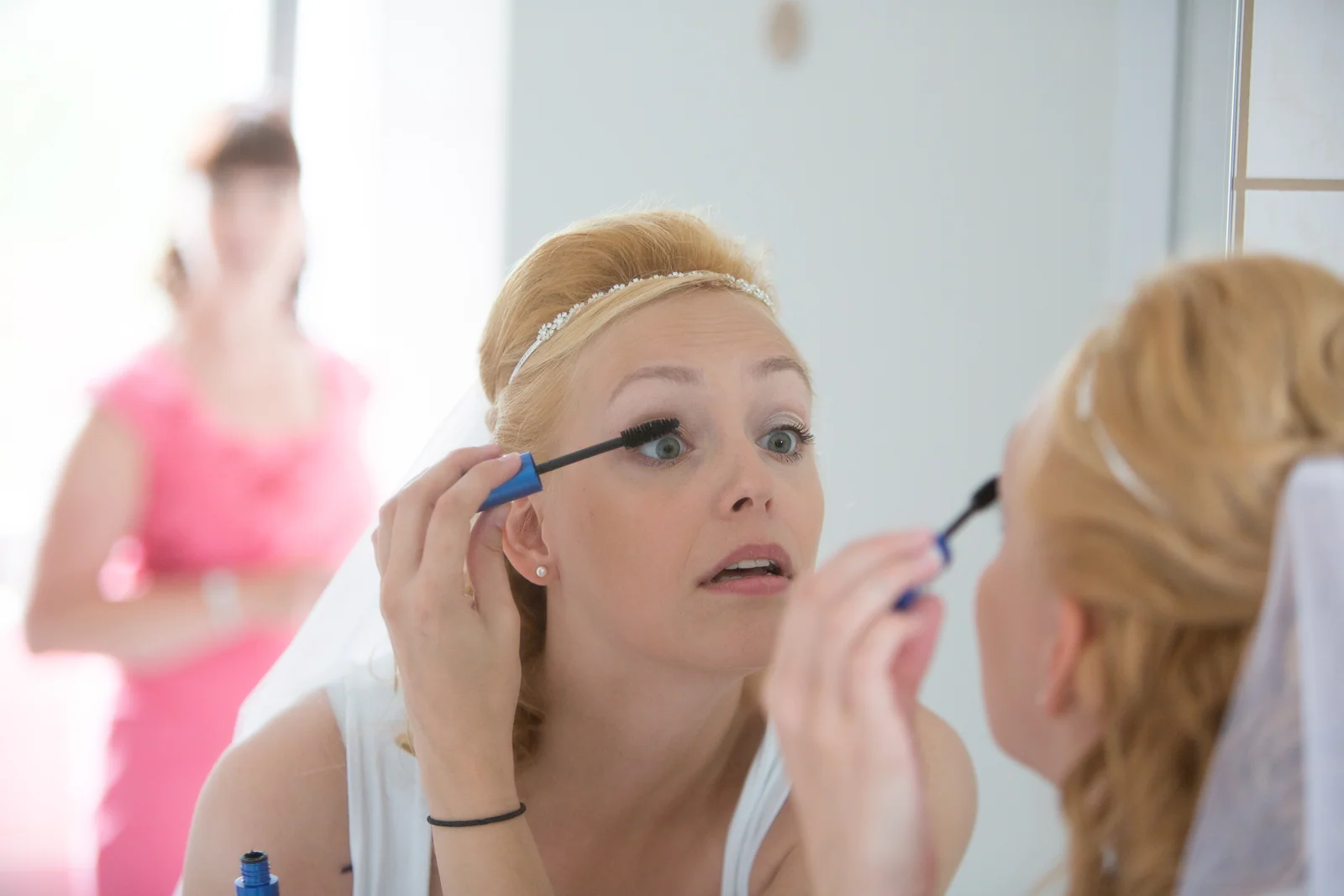 Antje beim Braut-Make-up – Hochzeit von Antje und Martin auf dem Schlossberg in Sonneberg