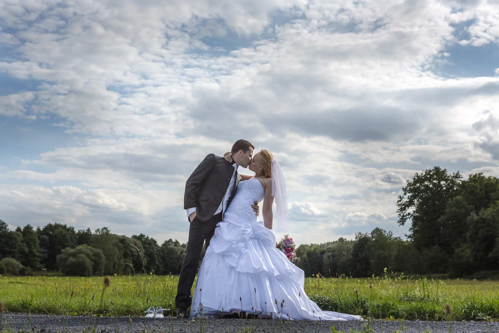 Ein Kuss unter weitem Himmel – Hochzeit von Antje und Martin auf dem Schlossberg in Sonneberg