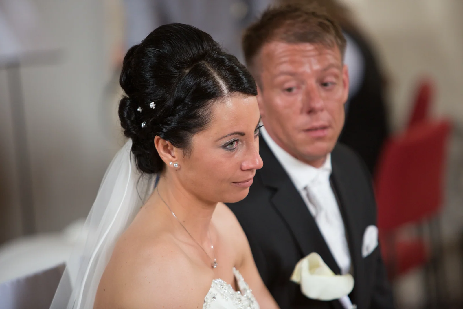 Jan und Sabrina während der kirchlichen Trauung – Hochzeitsreportage von Jan und Sabrina