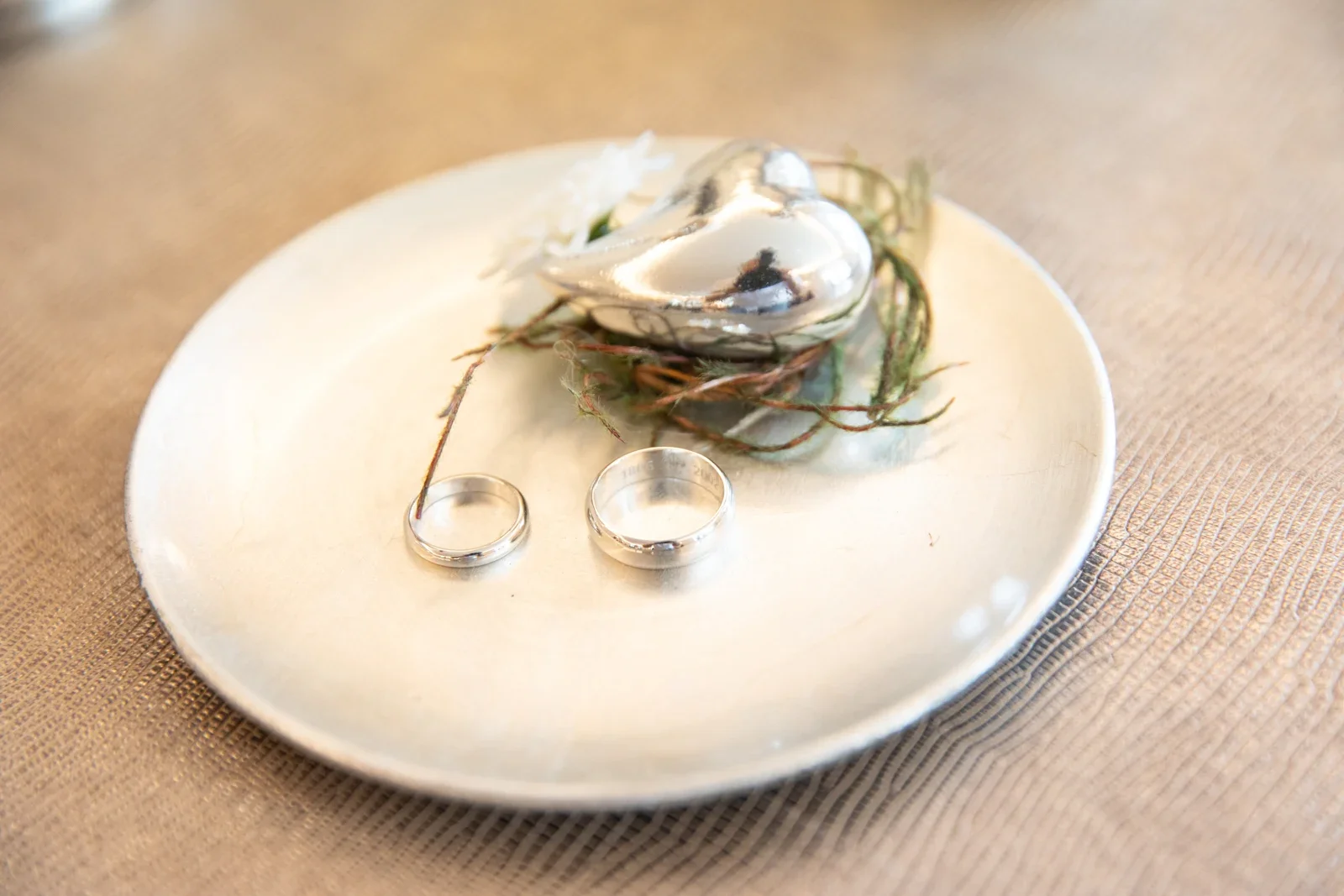 Die Eheringe liegen bereit – Hochzeit von Sylvia und Danny in Bad Salzungen