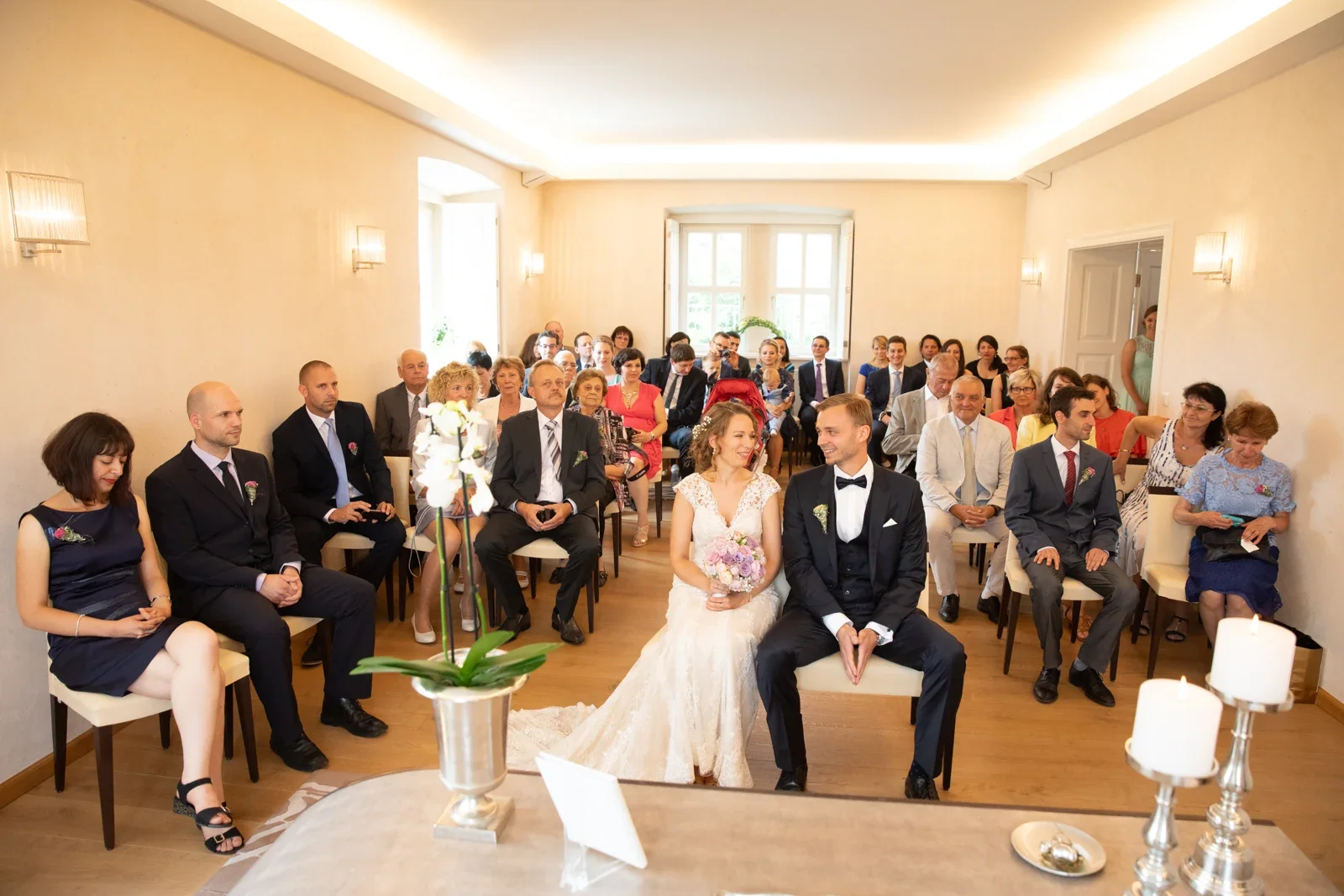 Die Hochzeitsgesellschaft bei der Zeremonie – Hochzeit von Sylvia und Danny in Bad Salzungen