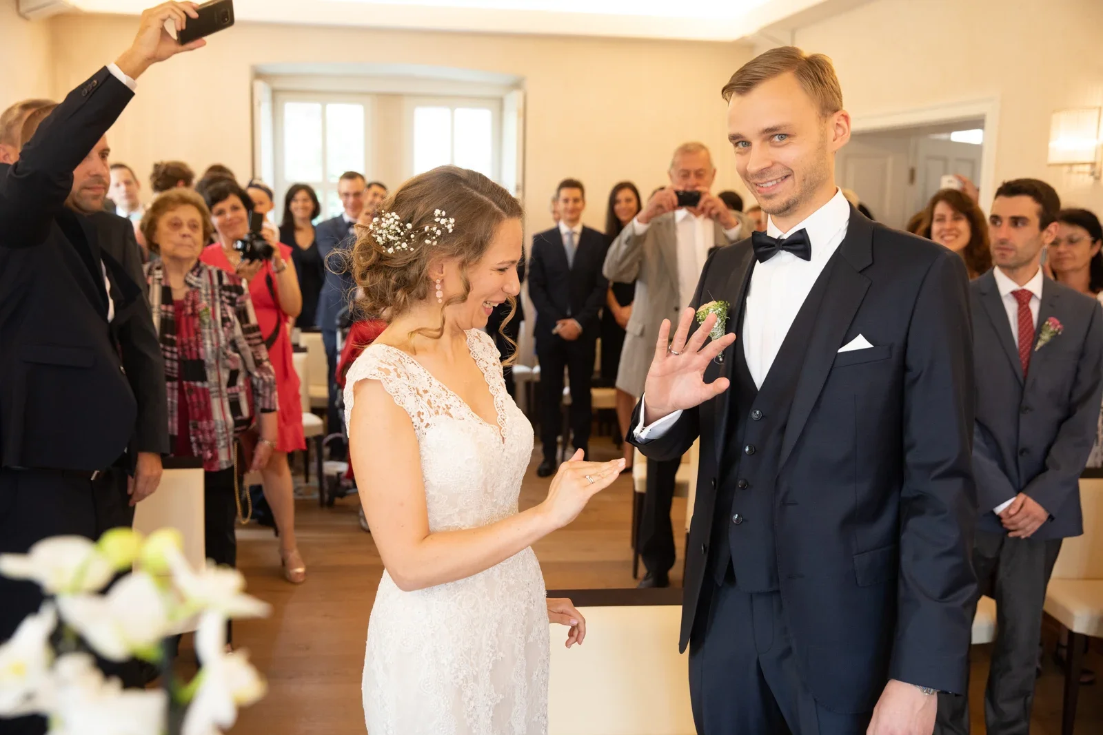 Ein Lächeln nach dem Ringwechsel – Hochzeit von Sylvia und Danny in Bad Salzungen
