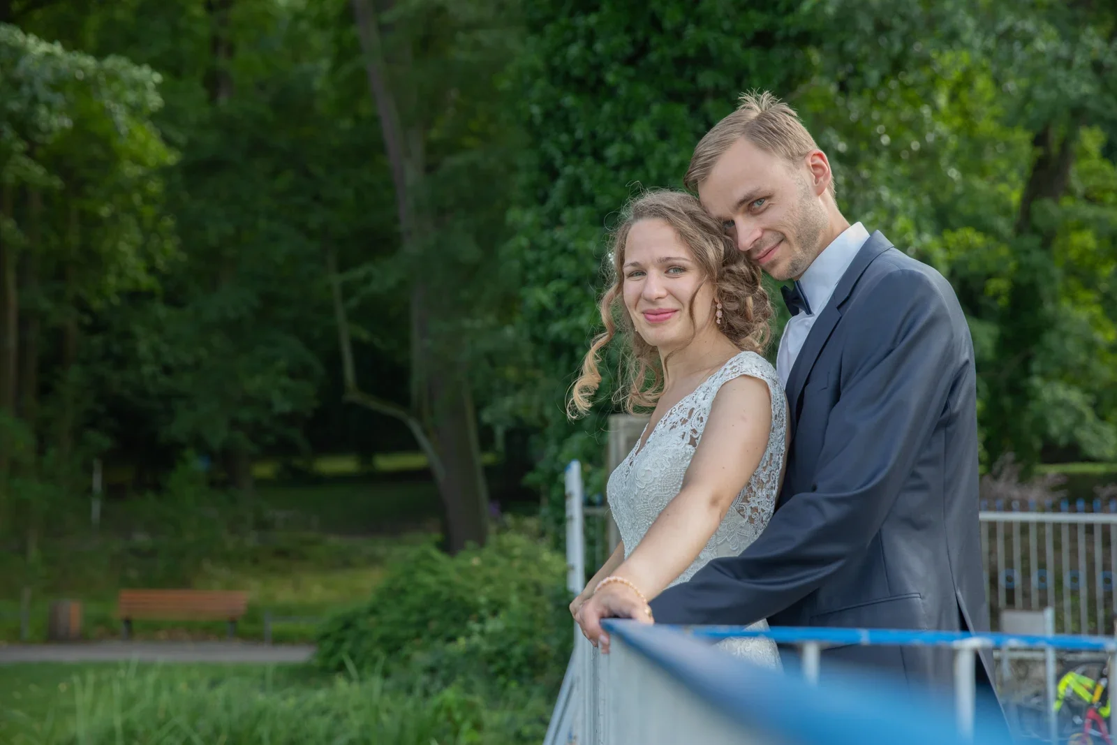 Ein ruhiger Moment beim Paarshooting – Hochzeit von Sylvia und Danny in Bad Salzungen