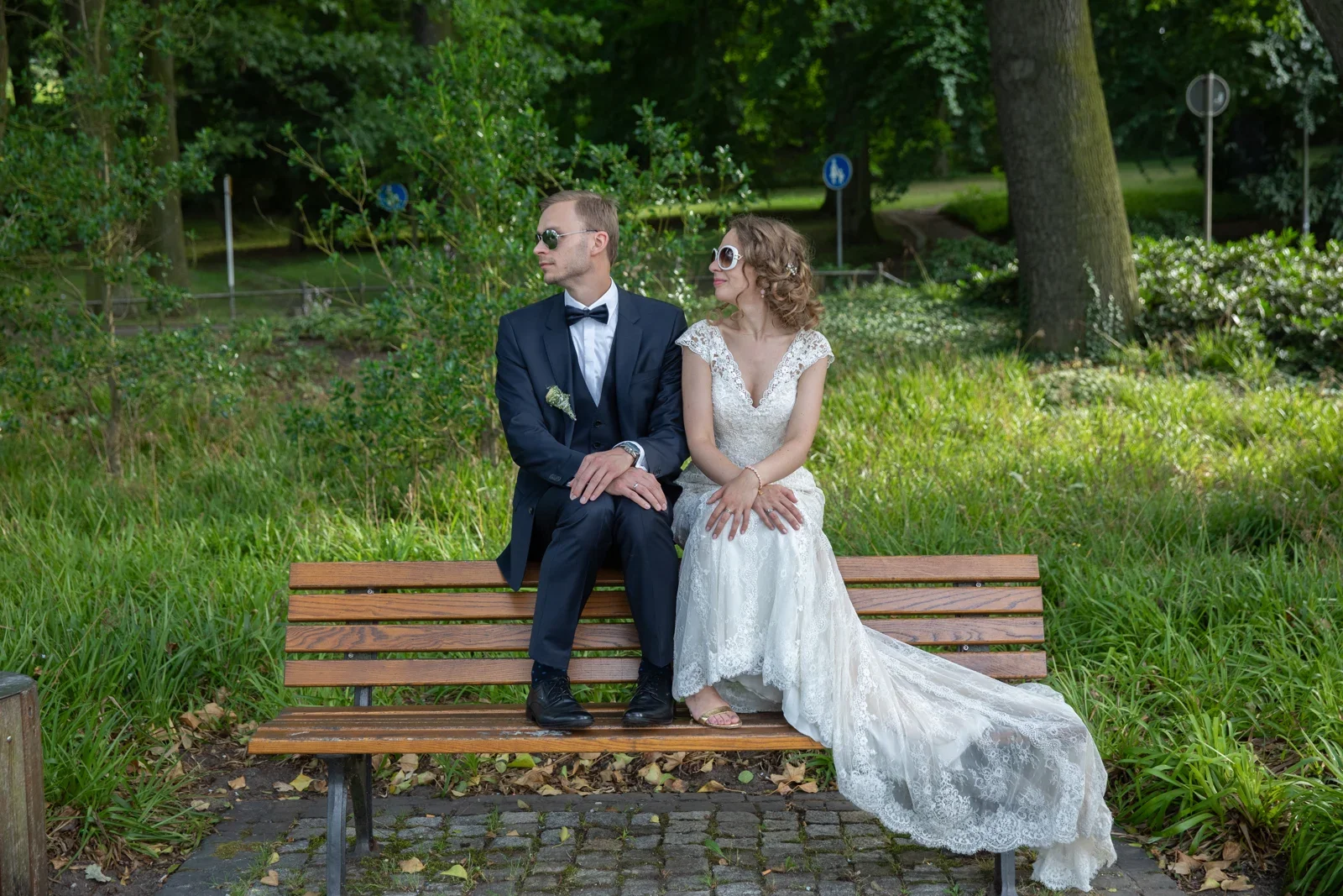 Sylvia und Danny auf der Parkbank – Hochzeit von Sylvia und Danny in Bad Salzungen