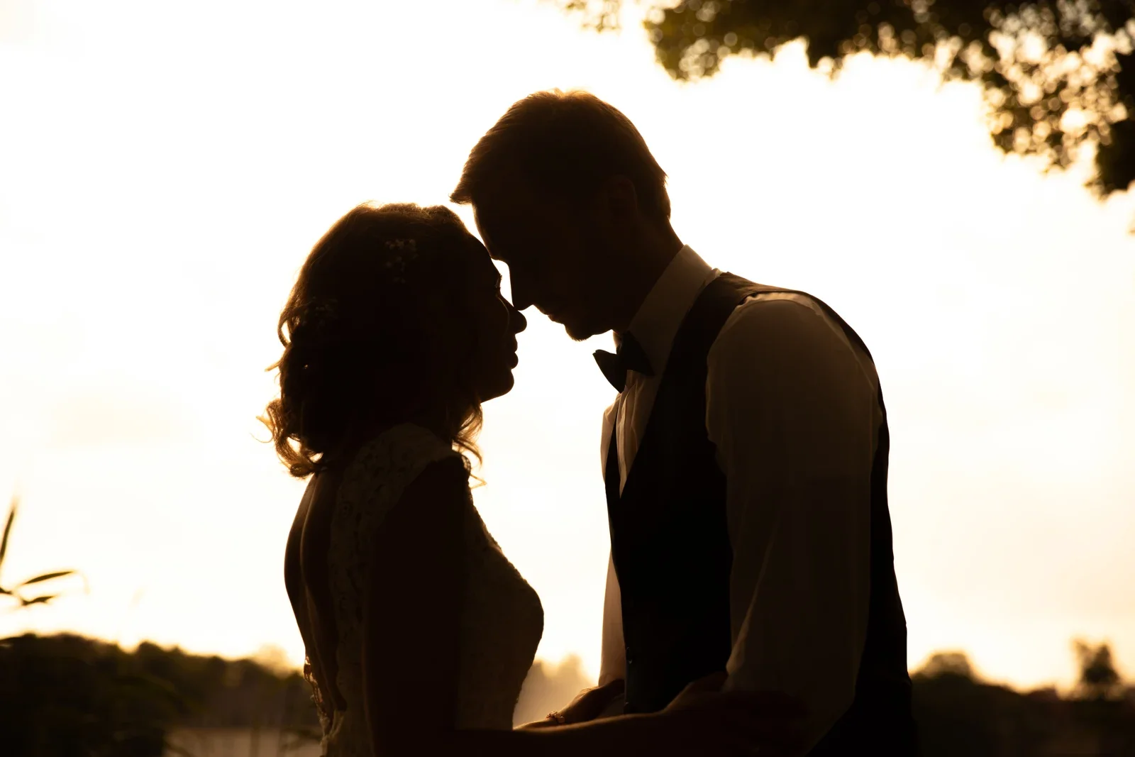 Sylvia und Danny im Gegenlicht – Hochzeit von Sylvia und Danny in Bad Salzungen