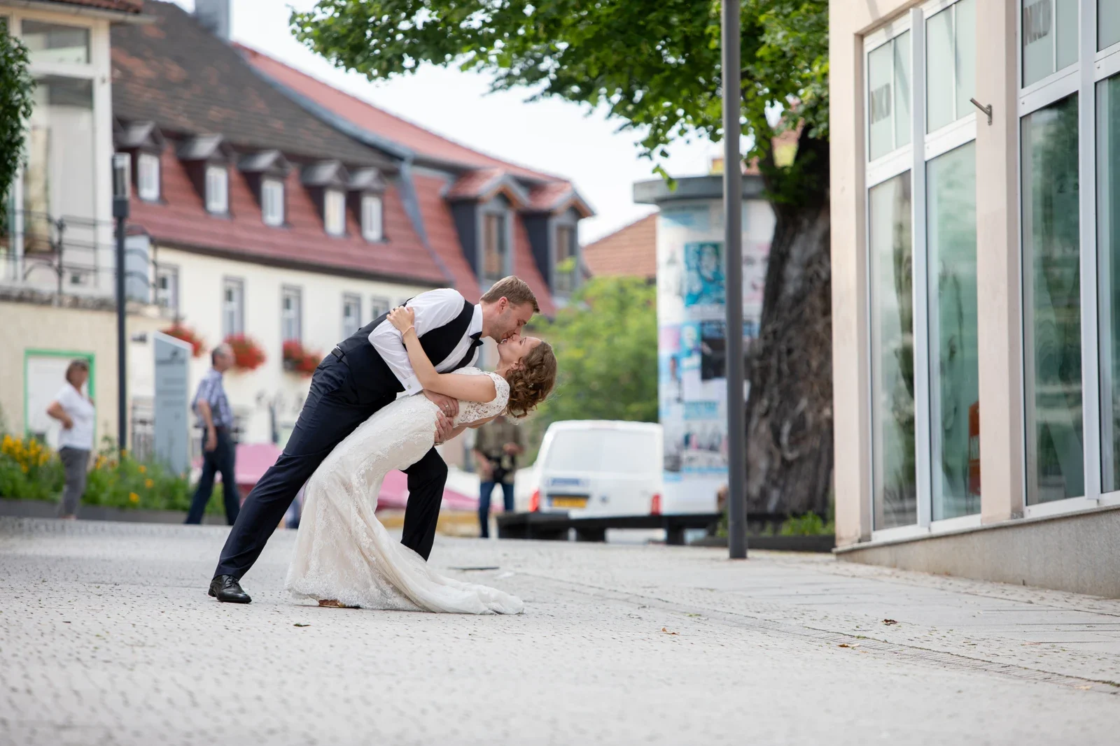 Ein schwungvoller Moment zu zweit – Hochzeit von Sylvia und Danny in Bad Salzungen