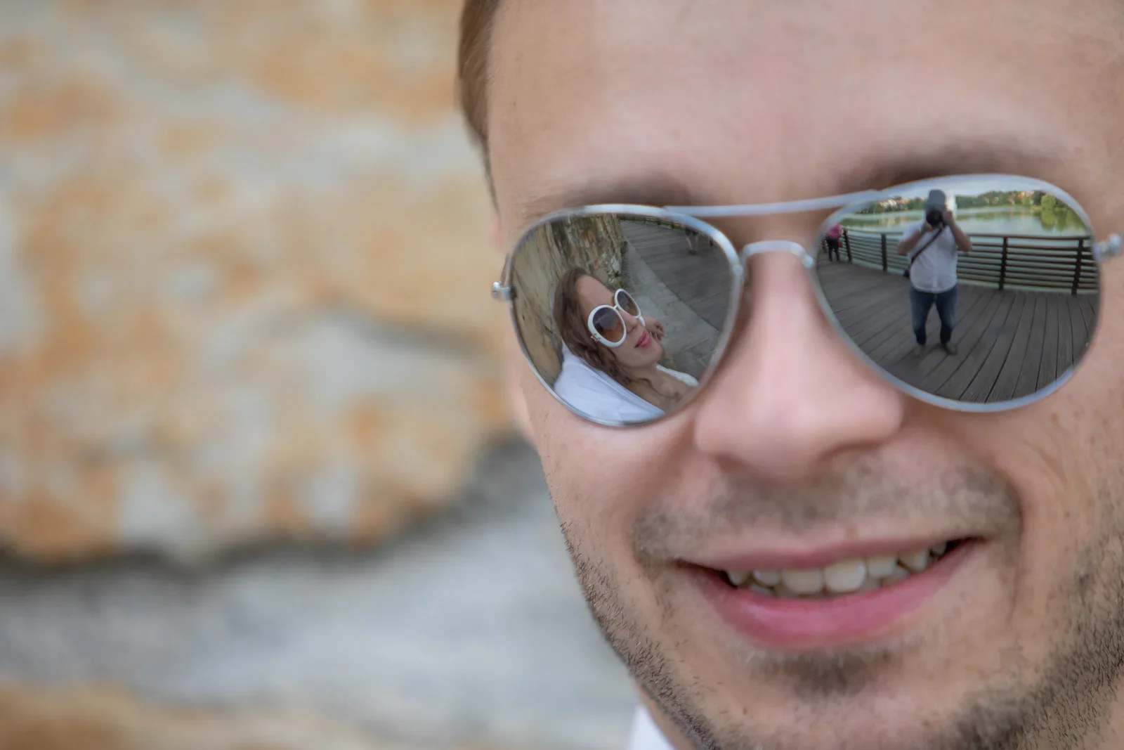 Danny und die Spiegelung in seiner Sonnenbrille – Hochzeit von Sylvia und Danny in Bad Salzungen