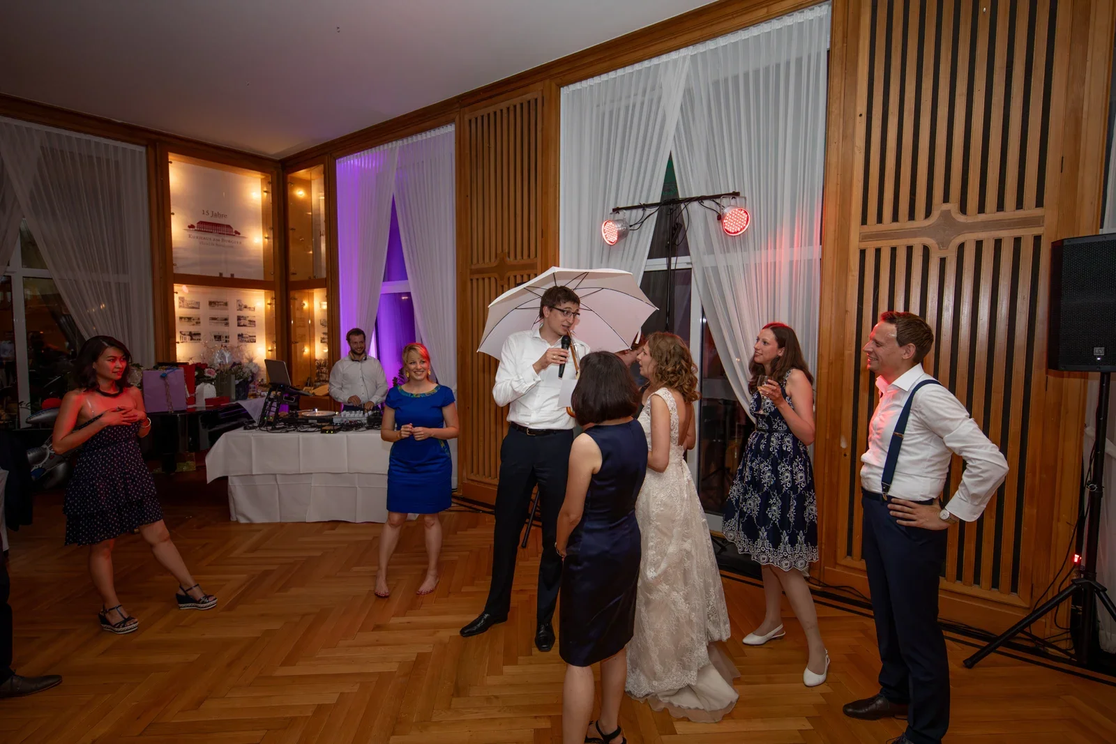 Ein Hochzeitsspiel: Die Gäste übernehmen kleine Gefallen für das Brautpaar im kommenden Jahr – Hochzeit von Sylvia und Danny in Bad Salzungen