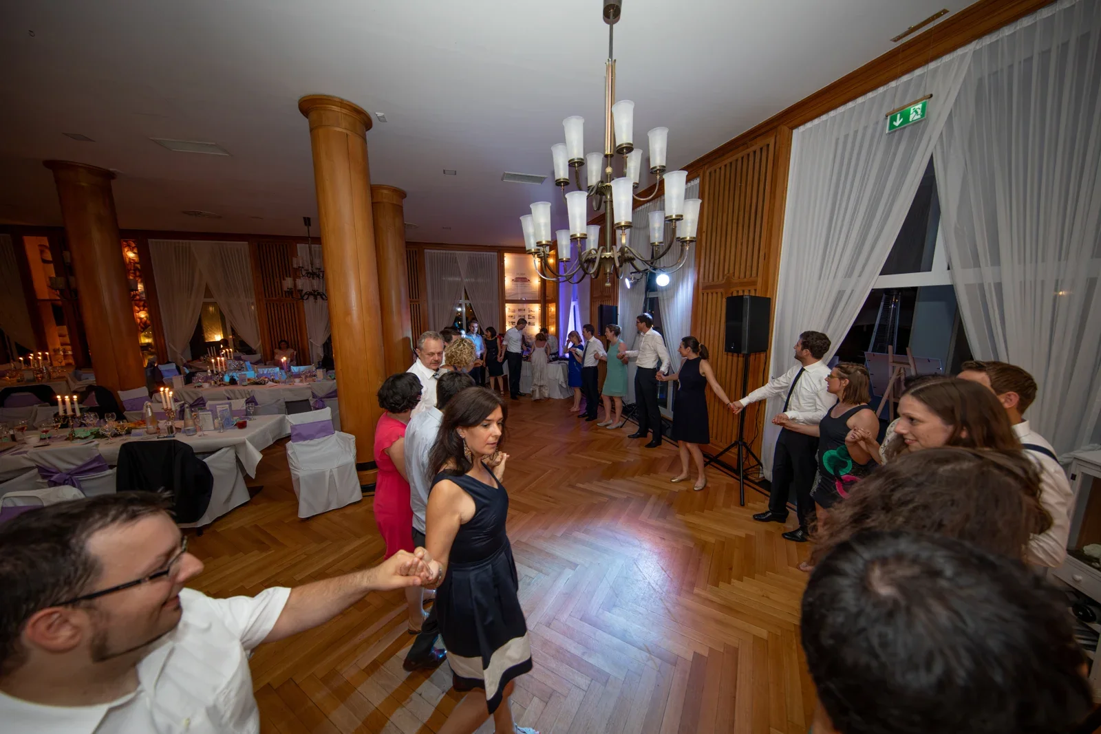 Die Hochzeitsgesellschaft feiert – Hochzeit von Sylvia und Danny in Bad Salzungen