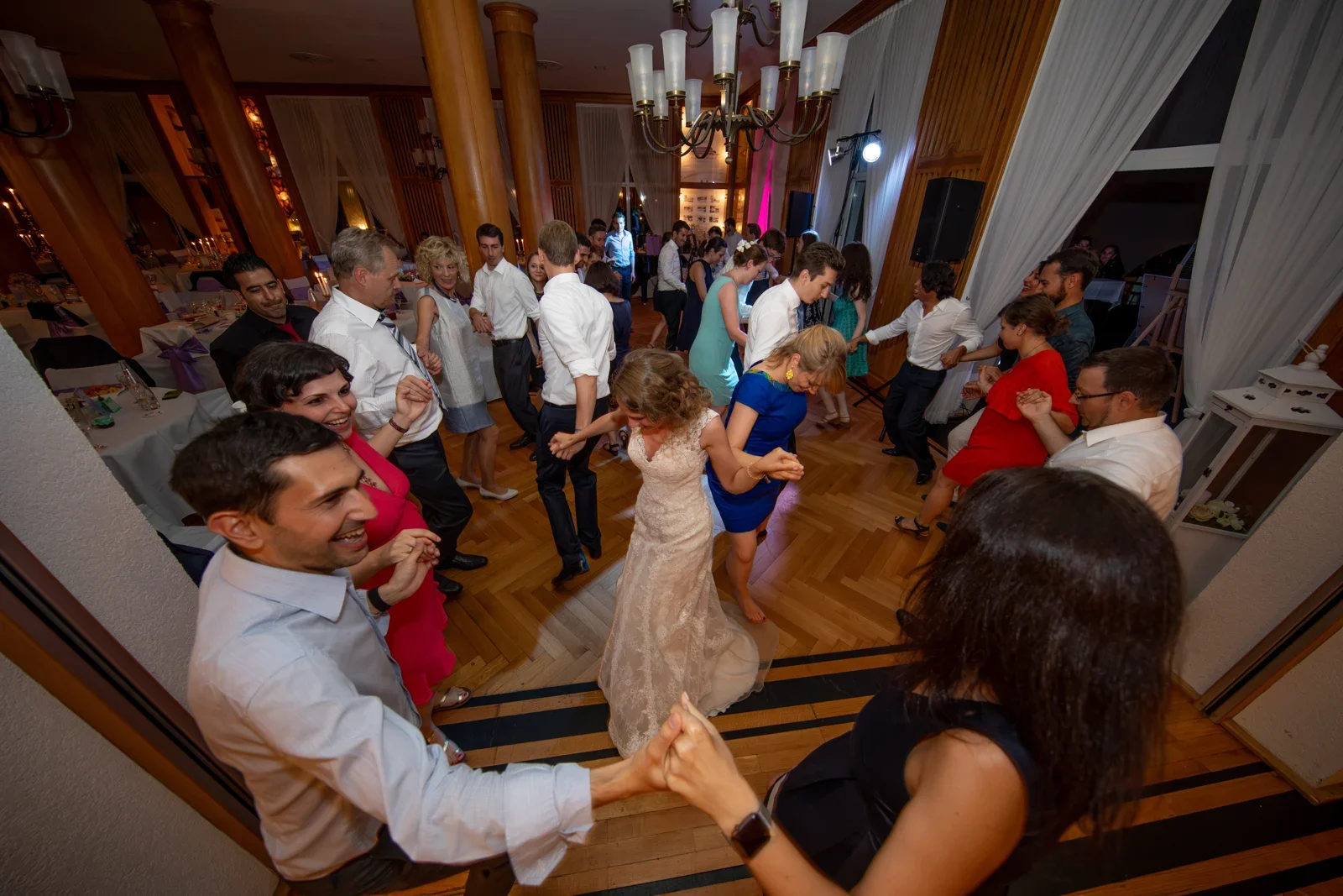 Ausgelassene Stimmung auf der Tanzfläche – Hochzeit von Sylvia und Danny in Bad Salzungen