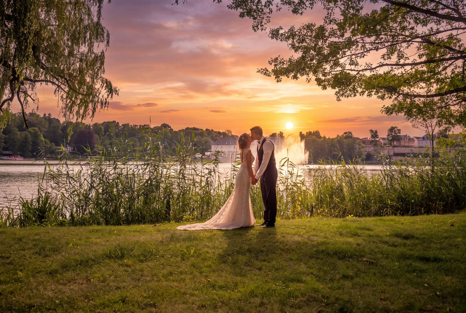 Das Brautpaar am Burgsee – Hochzeit von Sylvia und Danny in Bad Salzungen