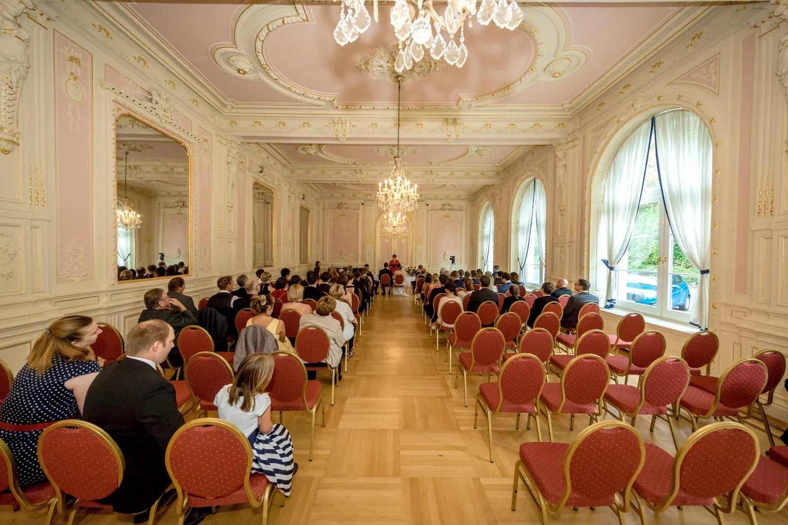 Die Hochzeitsgesellschaft im Rokokosaal – Hochzeit von Gesa und Harald in Bad Schwalbach, Budenheim und Mainz
