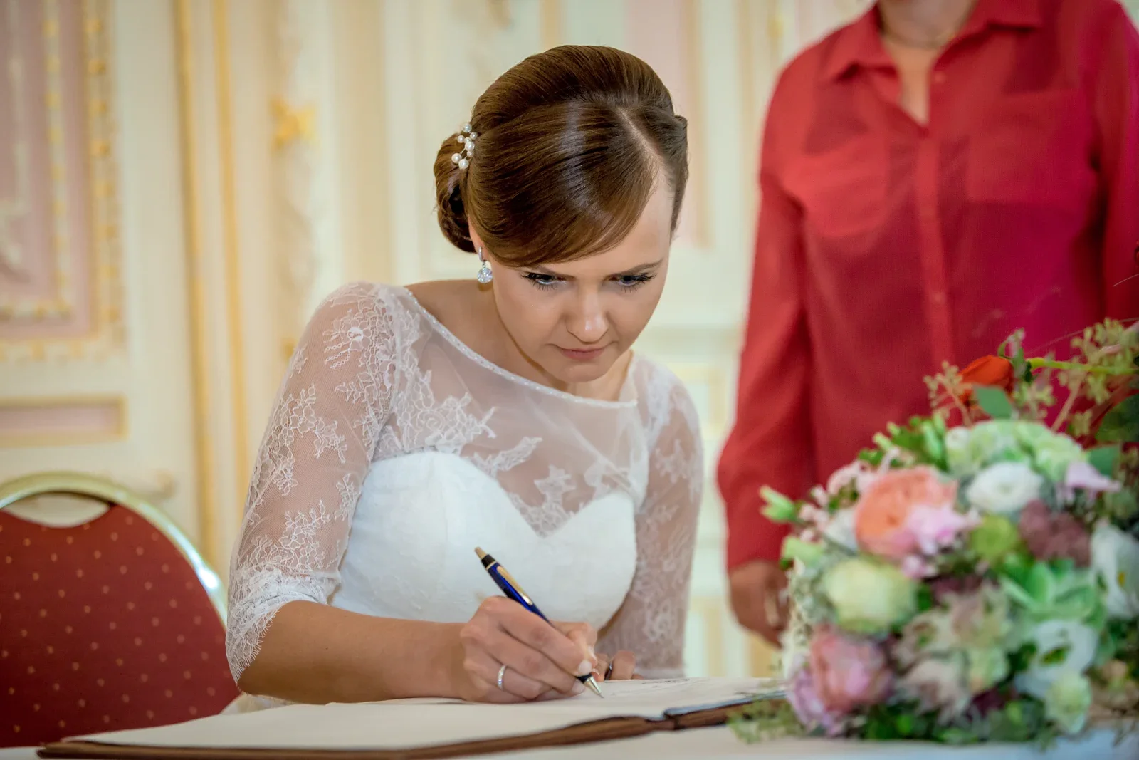 Gesa unterschreibt – Hochzeit von Gesa und Harald in Bad Schwalbach, Budenheim und Mainz