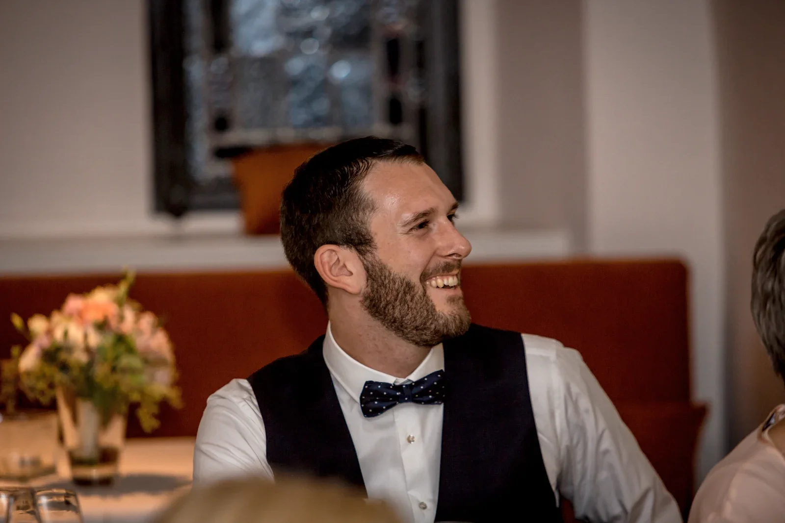 Harald genießt die Feier – Hochzeit von Gesa und Harald in Bad Schwalbach, Budenheim und Mainz