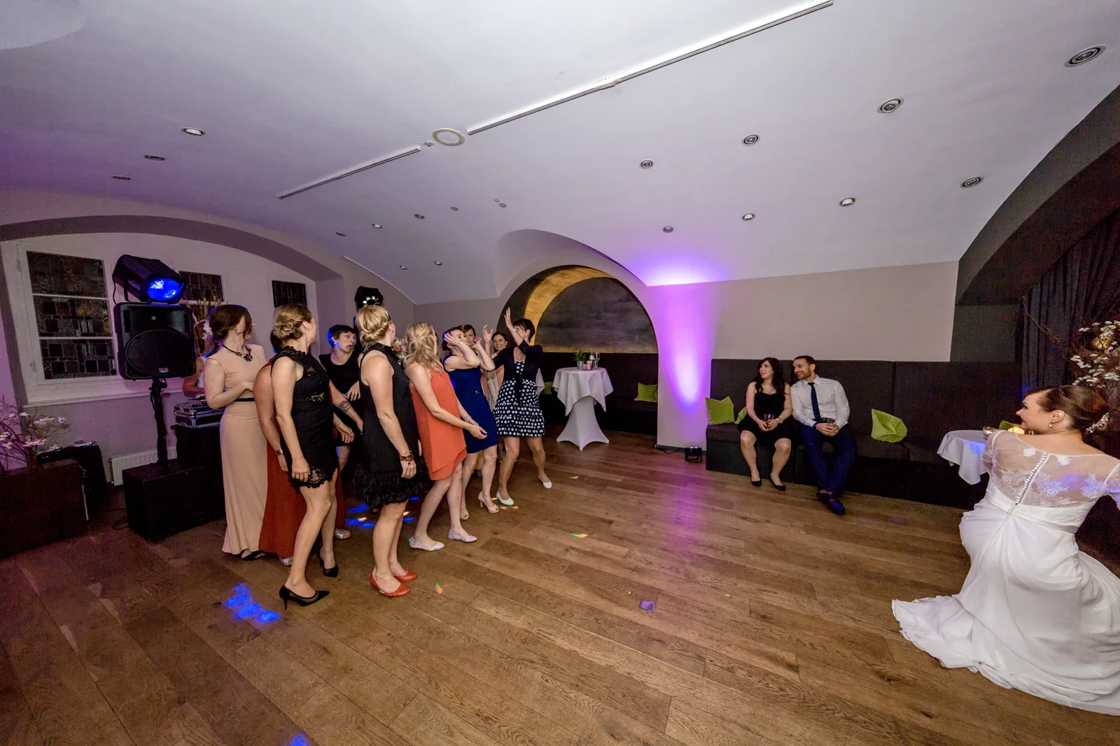 Gesa wirft den Brautstrauß – Hochzeit von Gesa und Harald in Bad Schwalbach, Budenheim und Mainz