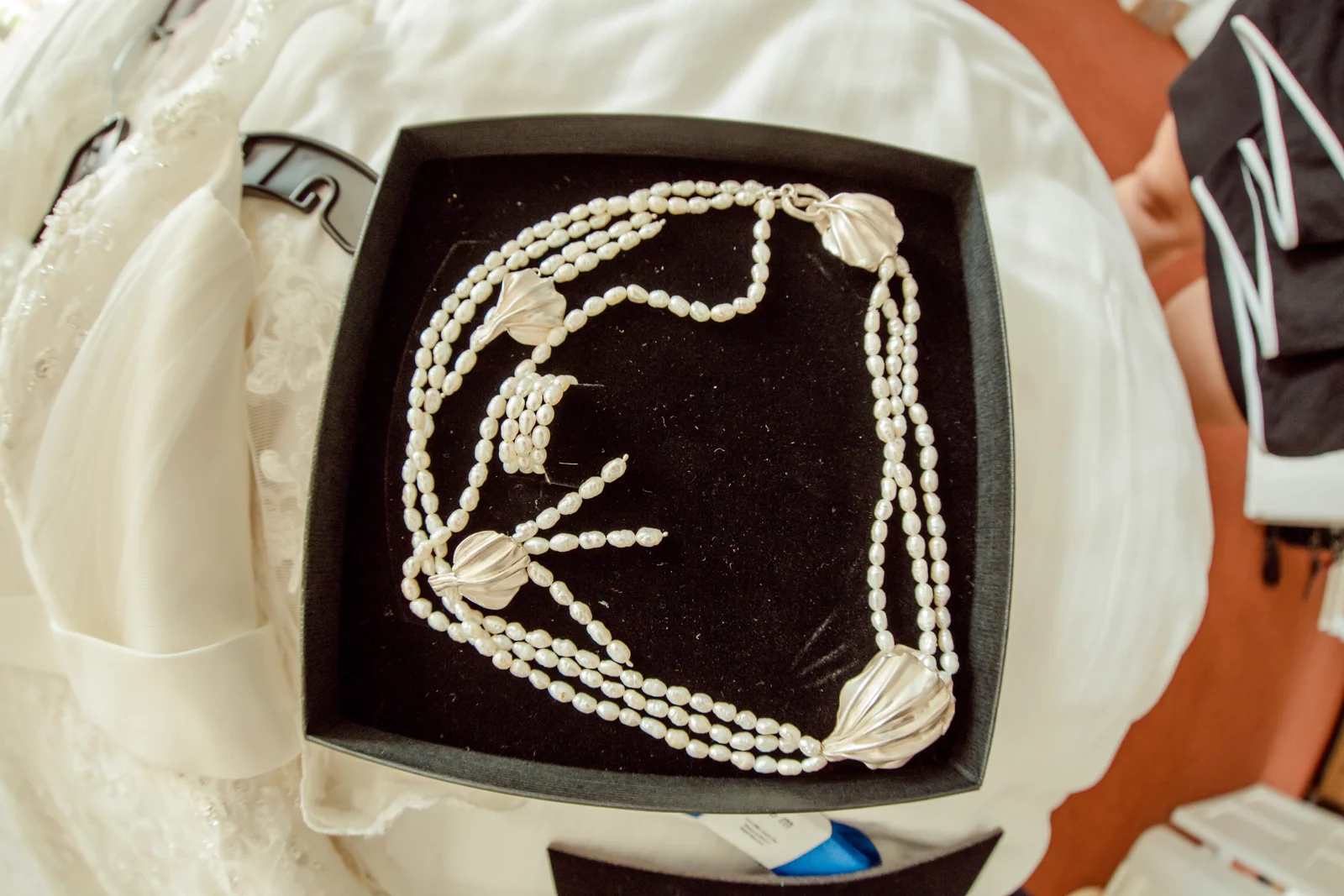 Haarschmuck für den Hochzeitstag – Hochzeitsreportage von Basti und Debbi