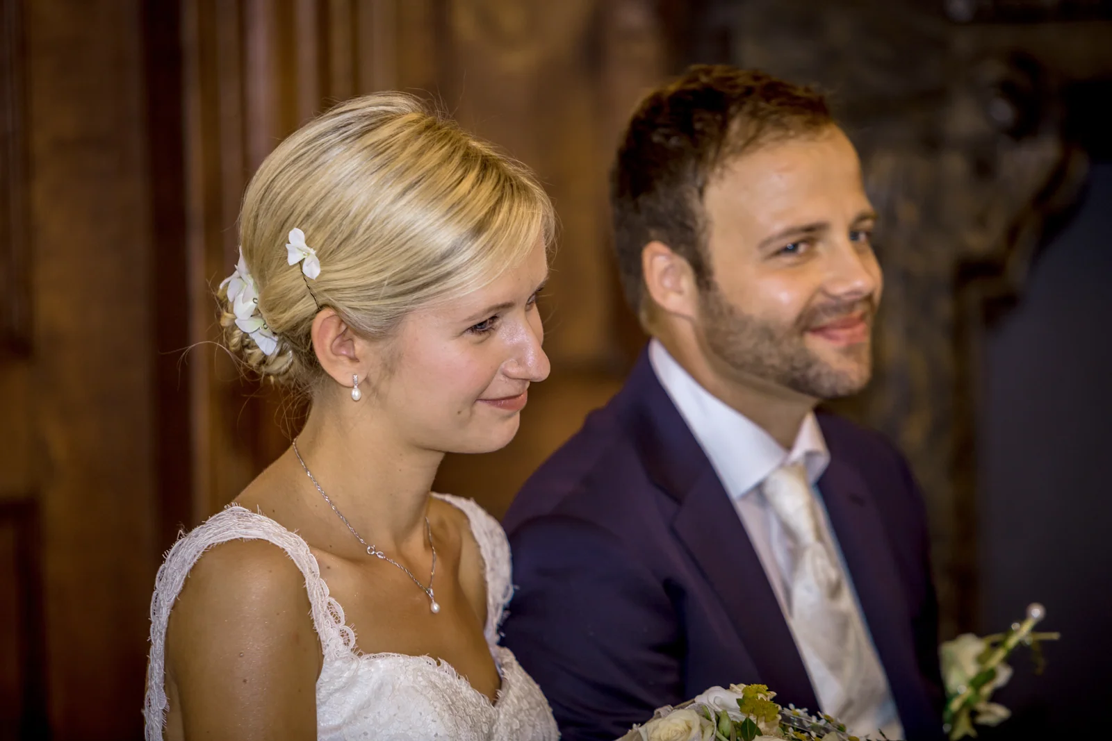 Christin und Björn während der Trauung – Hochzeitsreportage von Björn und Christin
