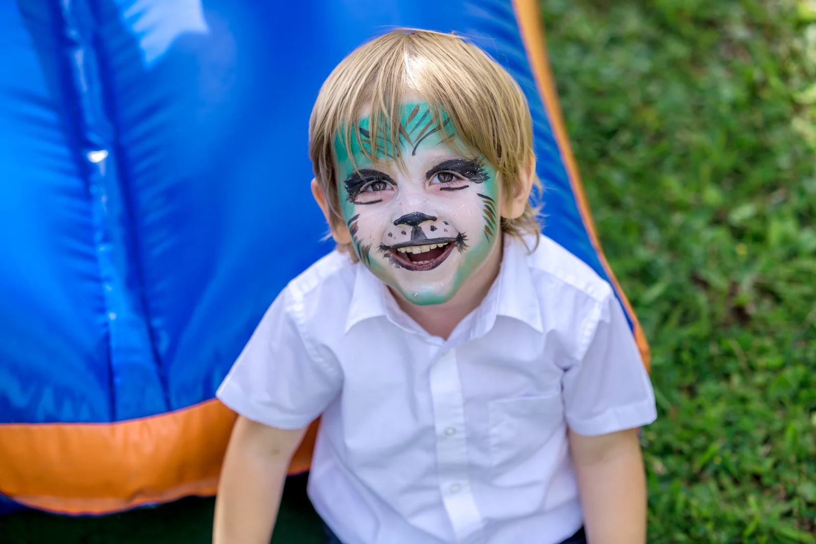 Kinderschminken bei der Hochzeitsfeier – Hochzeitsreportage von Björn und Christin