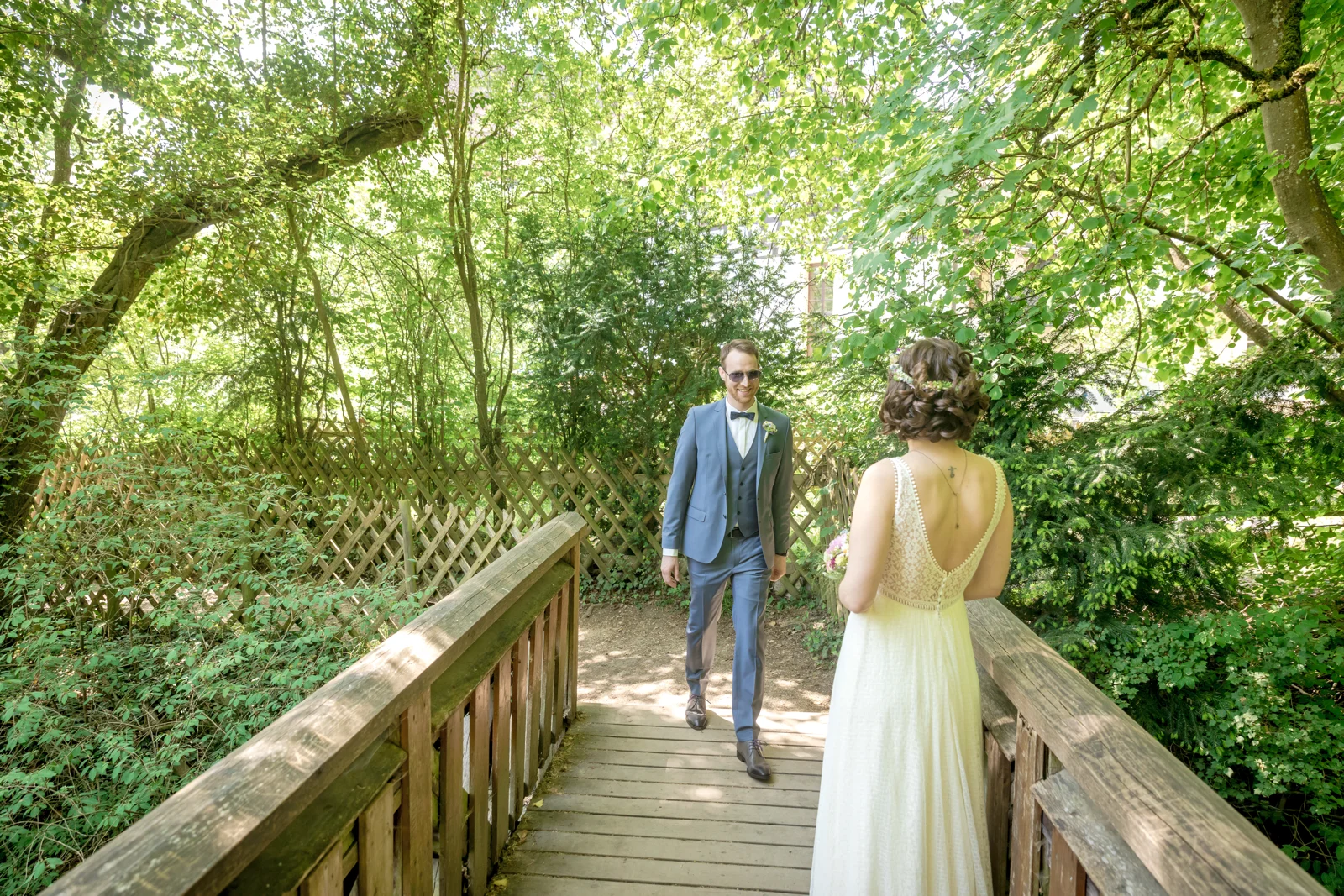 Manuel und Thurid begegnen sich beim Paarshooting – Hochzeit von Manuel und Thurid in Blaubeuren und Merklingen