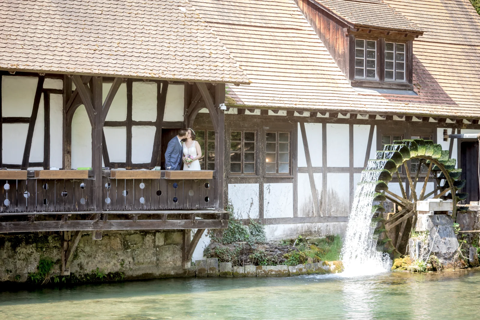 Am Wasserrad beim Blautopf – Hochzeit von Manuel und Thurid in Blaubeuren und Merklingen