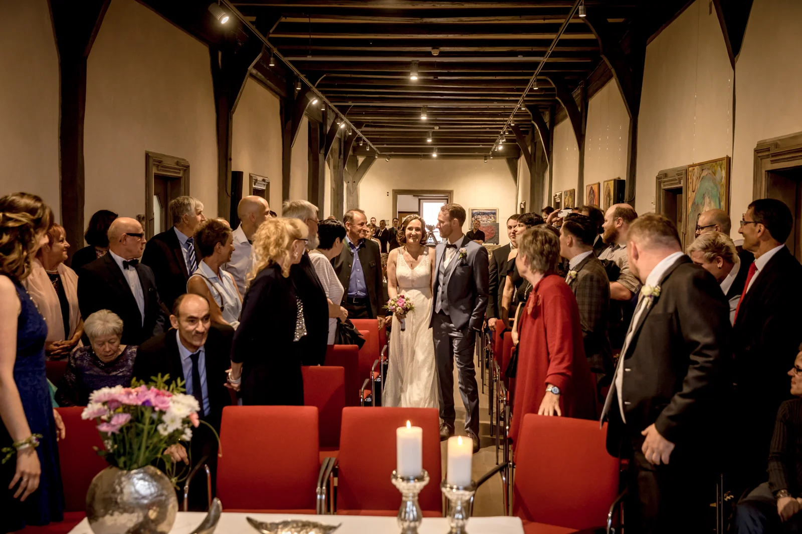 Die Hochzeitsgesellschaft im Rathaus Blaubeuren – Hochzeit von Manuel und Thurid in Blaubeuren und Merklingen