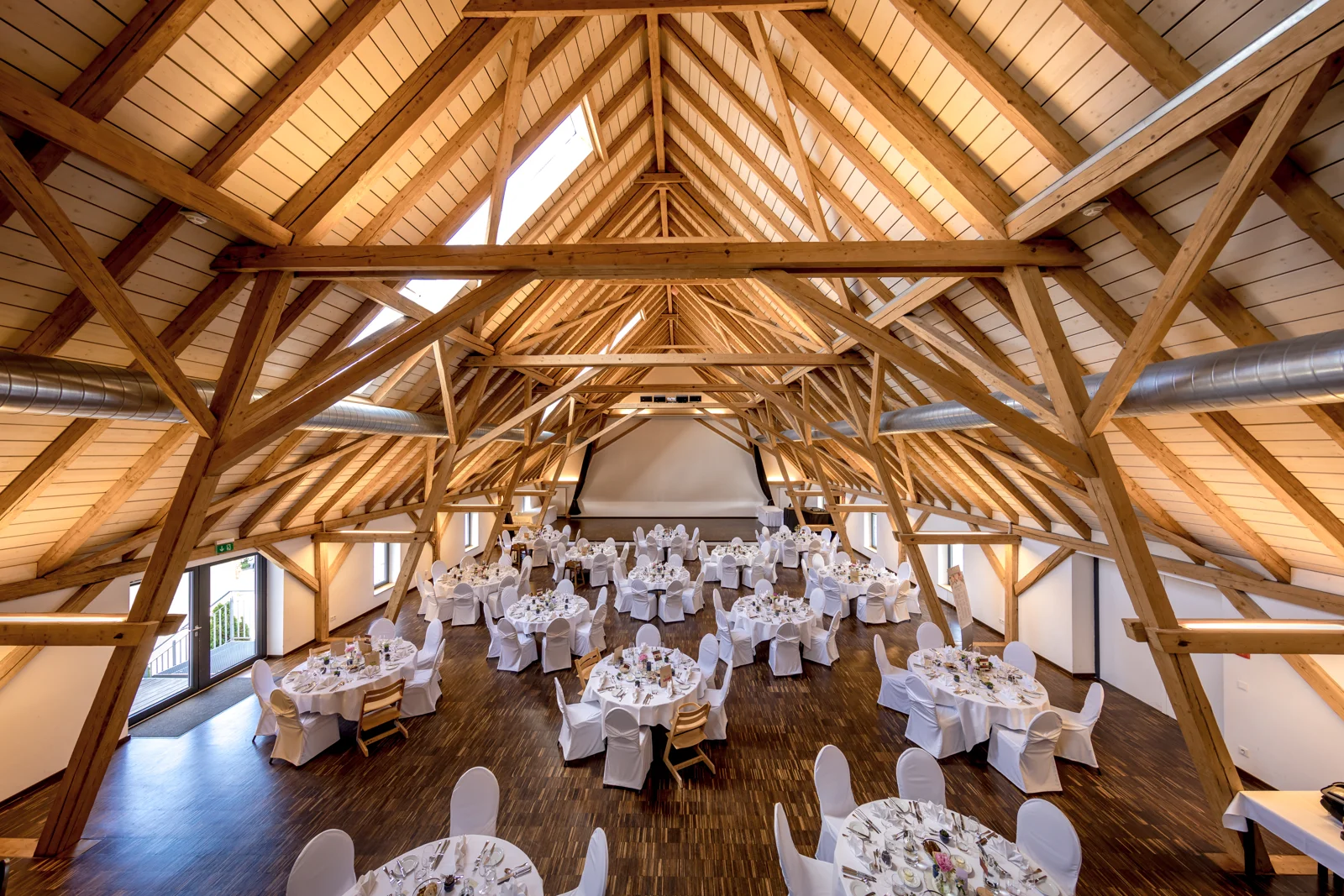 Der Festsaal im Hotel Ochsen in Merklingen – Hochzeit von Manuel und Thurid in Blaubeuren und Merklingen