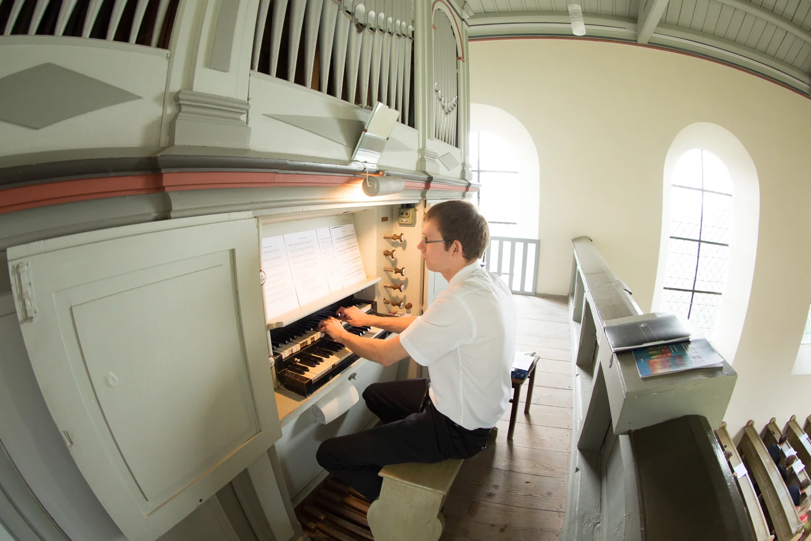 Musikalische Begleitung an der Orgel – Hochzeitsreportage von Tina und Moritz