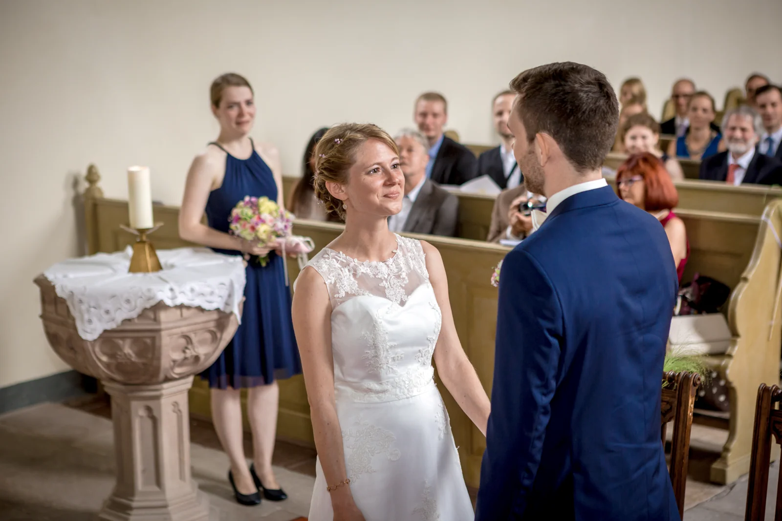 Das Brautpaar beim Eheversprechen – Hochzeitsreportage von Tina und Moritz