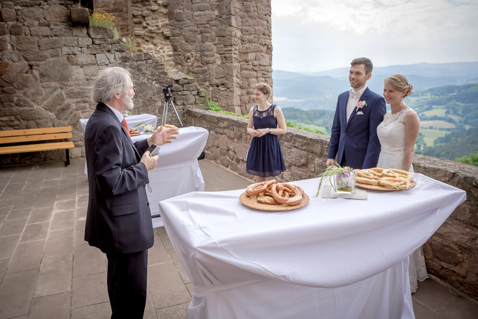 Empfang auf Burg Hanstein – Hochzeitsreportage von Tina und Moritz