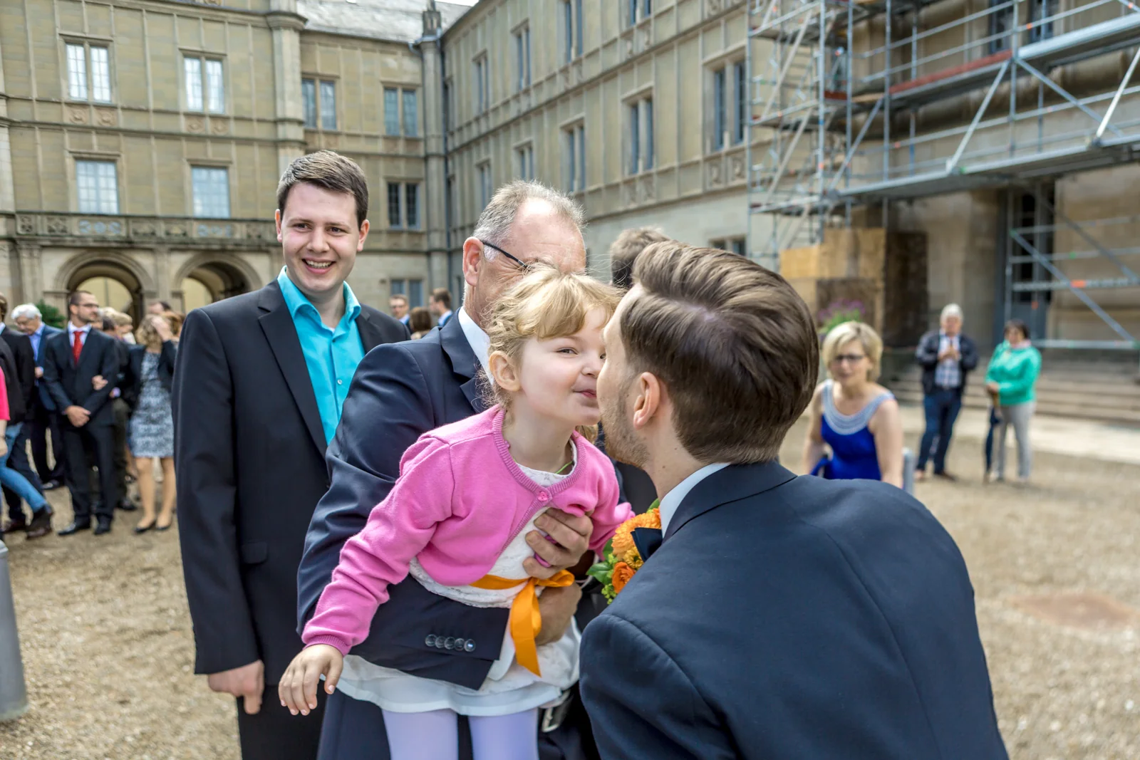 Ein herzlicher Gruß von einem kleinen Hochzeitsgast – Hochzeitsreportage von Veronika und Andreas