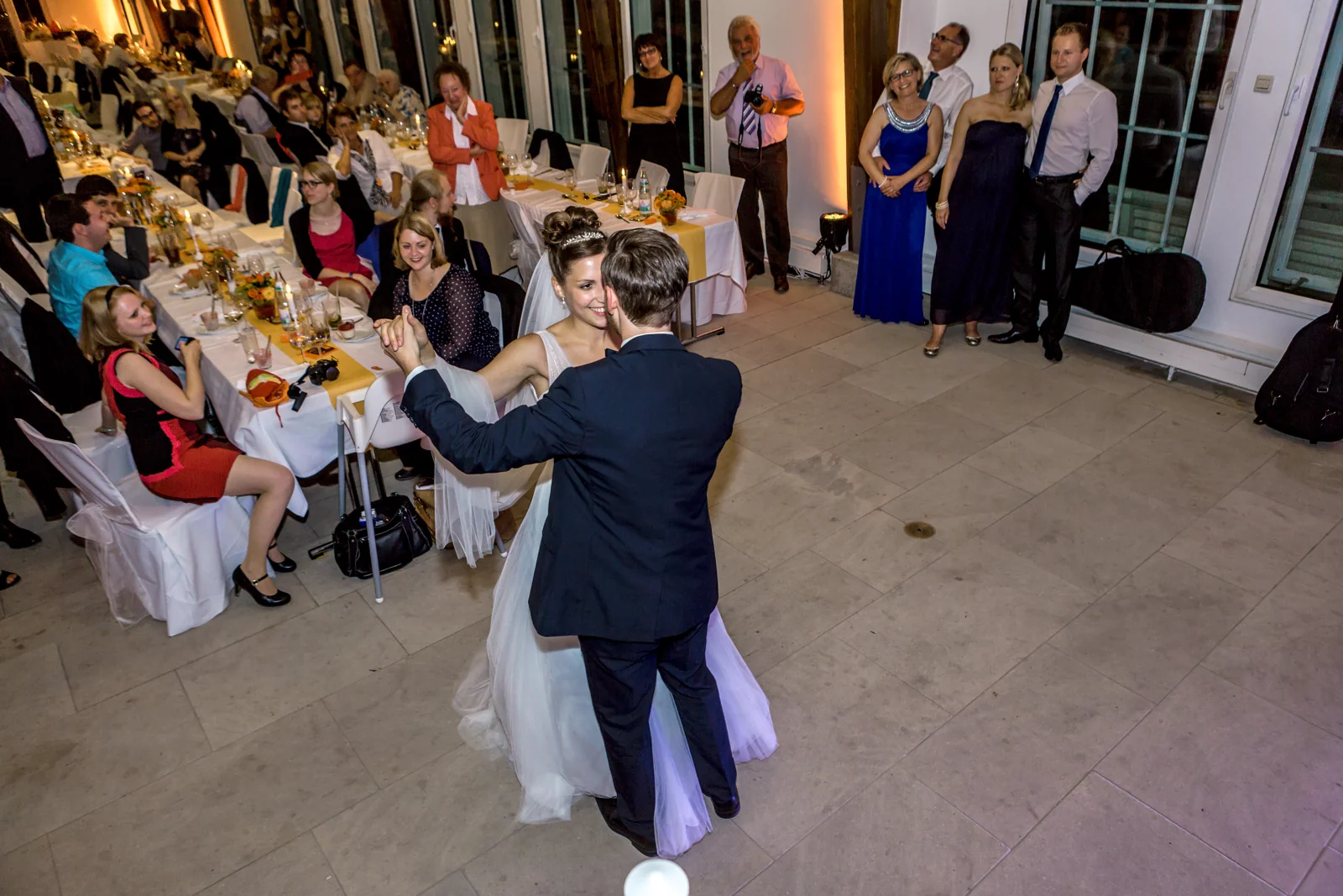 Das Brautpaar beim Hochzeitstanz – Hochzeitsreportage von Veronika und Andreas