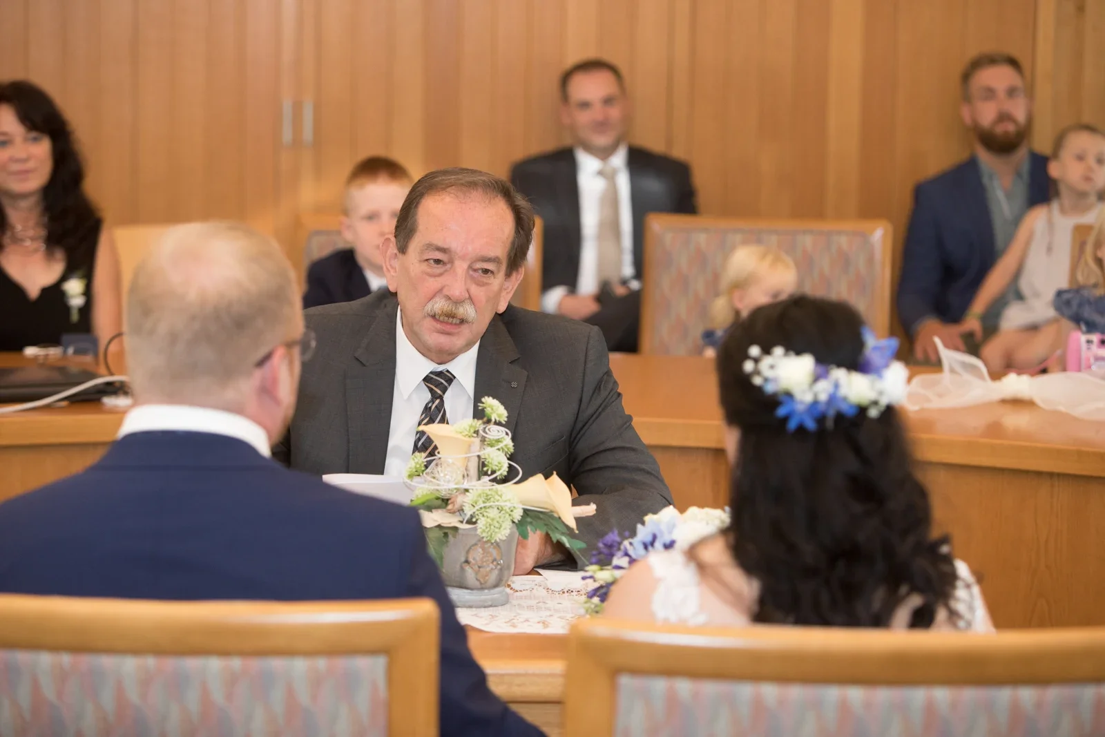 Die Traurede im Rathaus – Hochzeit von Isabella und Henrik in Dietenhofen und im Hotel Moosmühle
