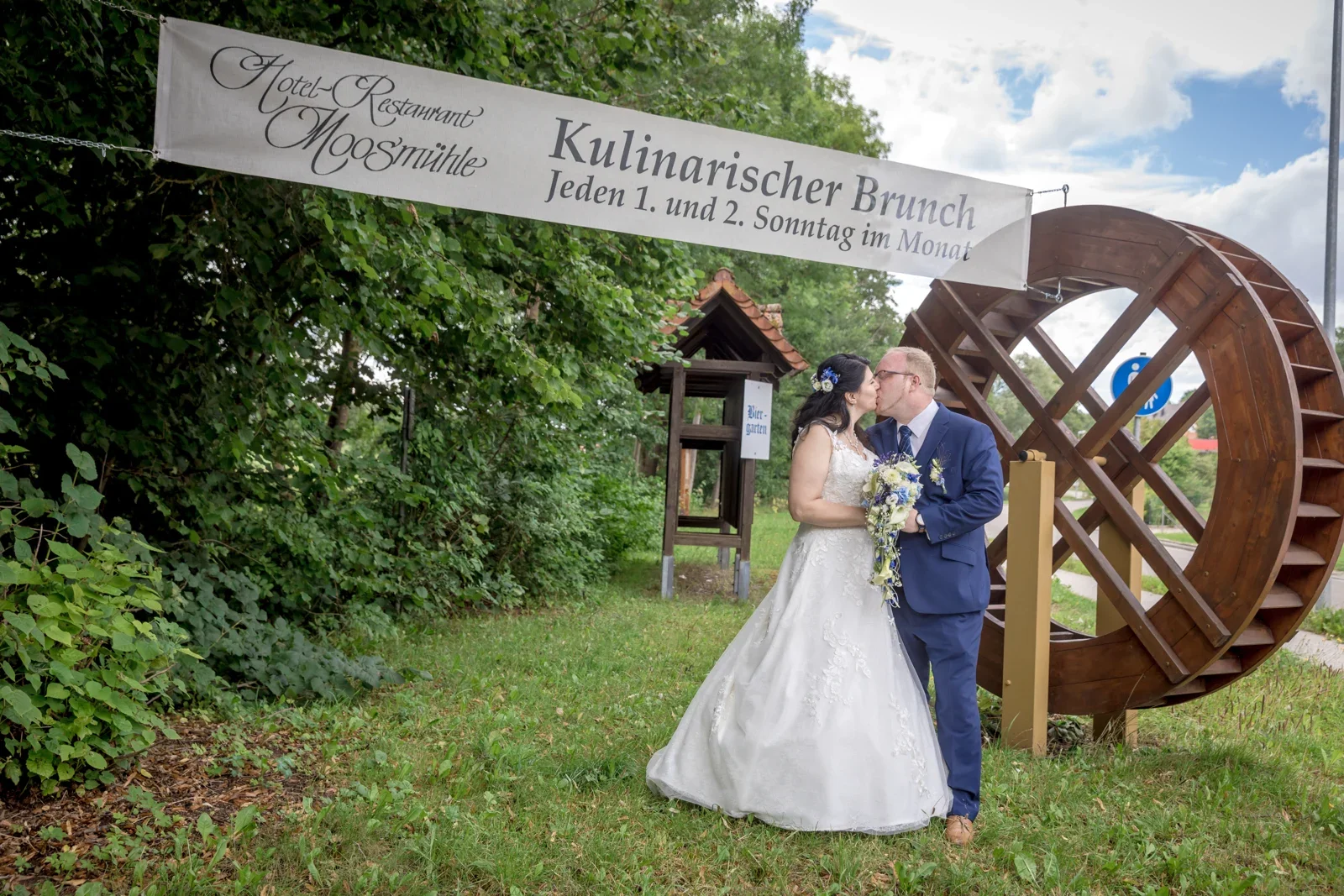 Isabella und Henrik am Mühlrad – Hochzeit von Isabella und Henrik in Dietenhofen und im Hotel Moosmühle