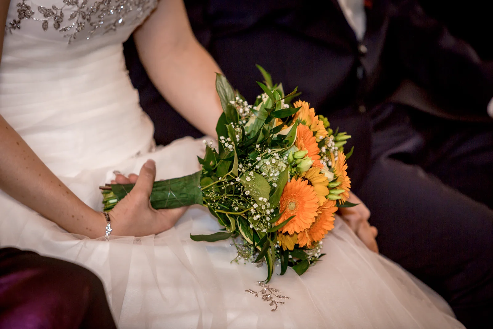Der Brautstrauß während der Trauung – Hochzeit von Jana und Alex in Erfurt