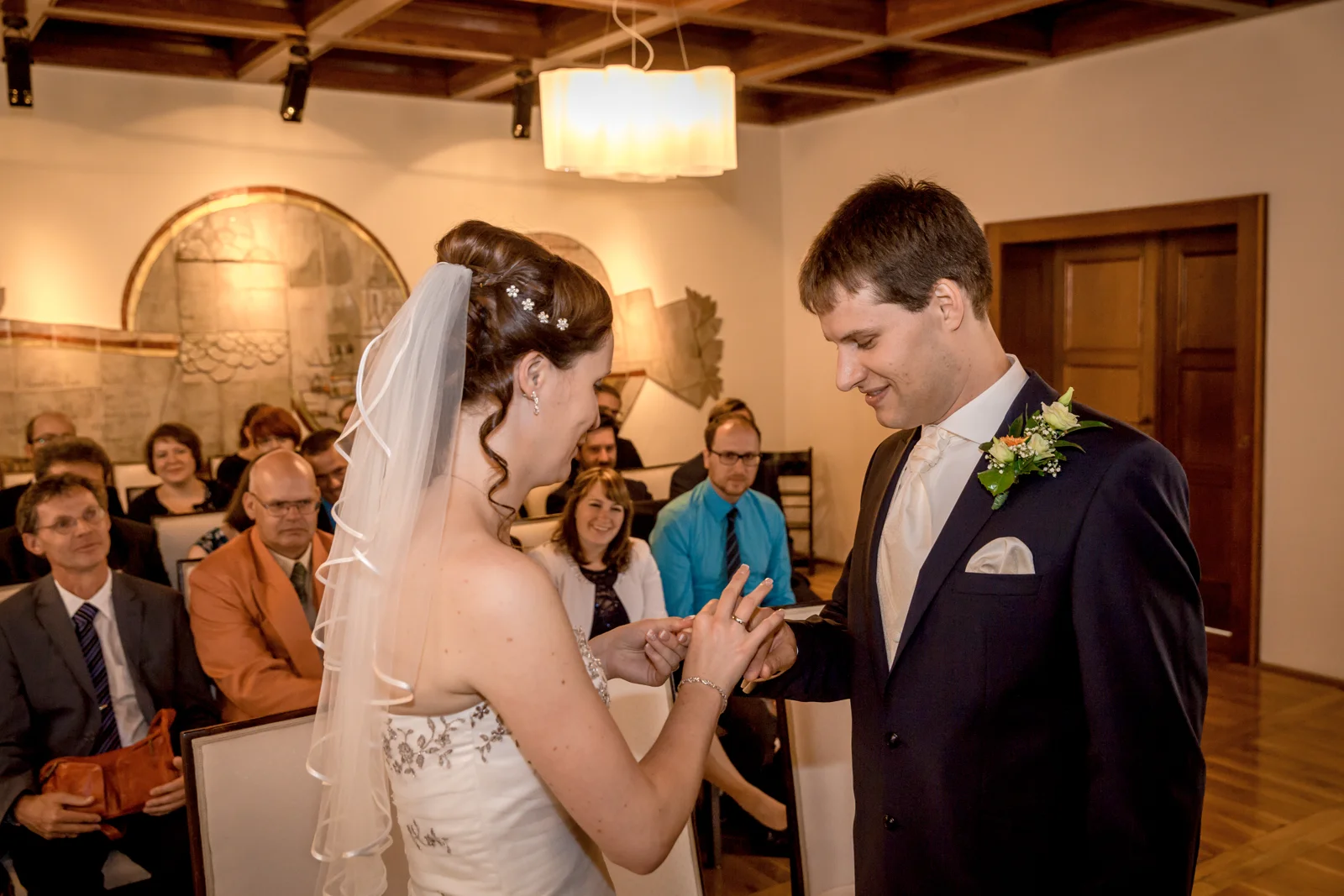 Ein Lächeln beim Ringwechsel – Hochzeit von Jana und Alex in Erfurt
