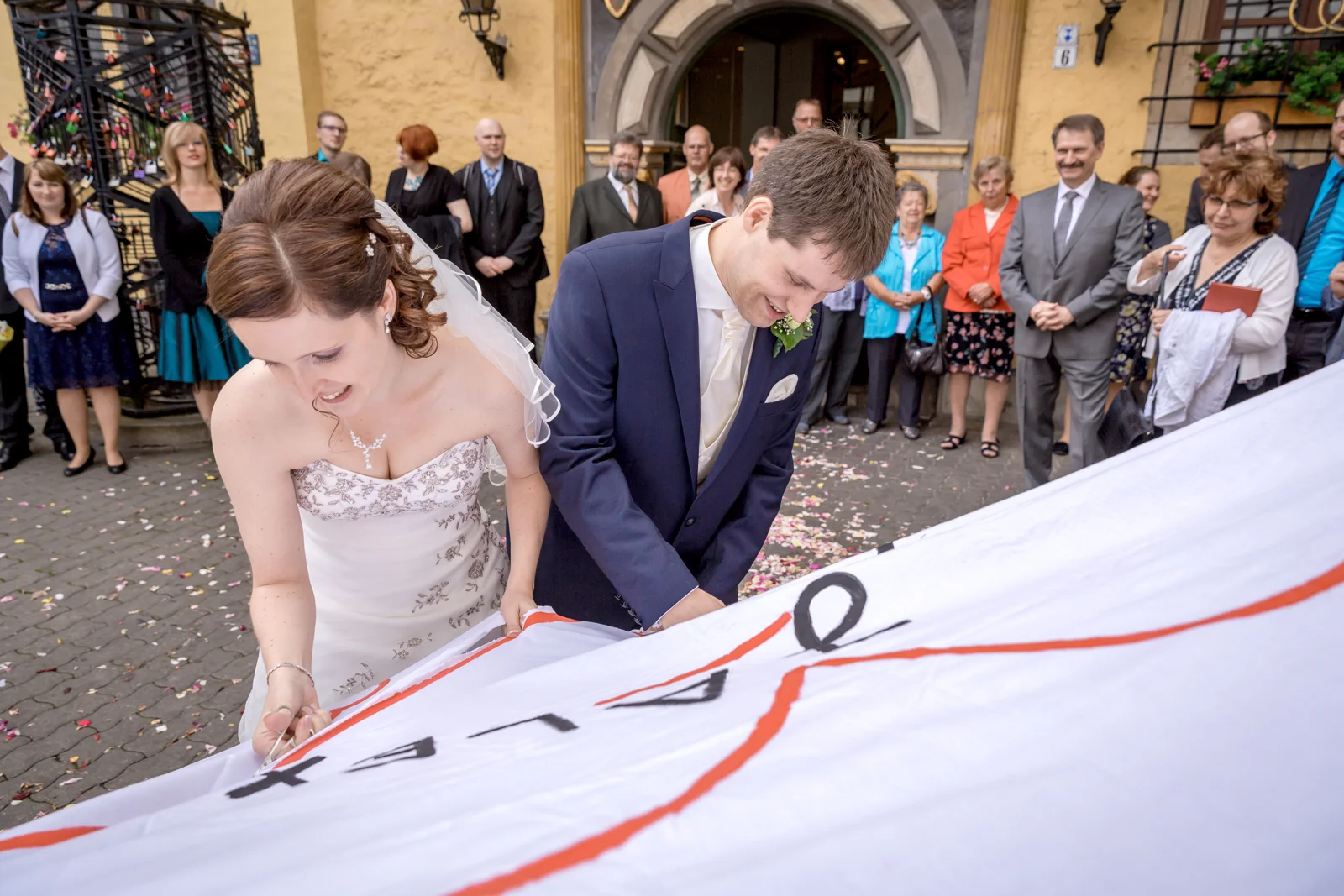 Gemeinsam das Herz ausschneiden – Hochzeit von Jana und Alex in Erfurt