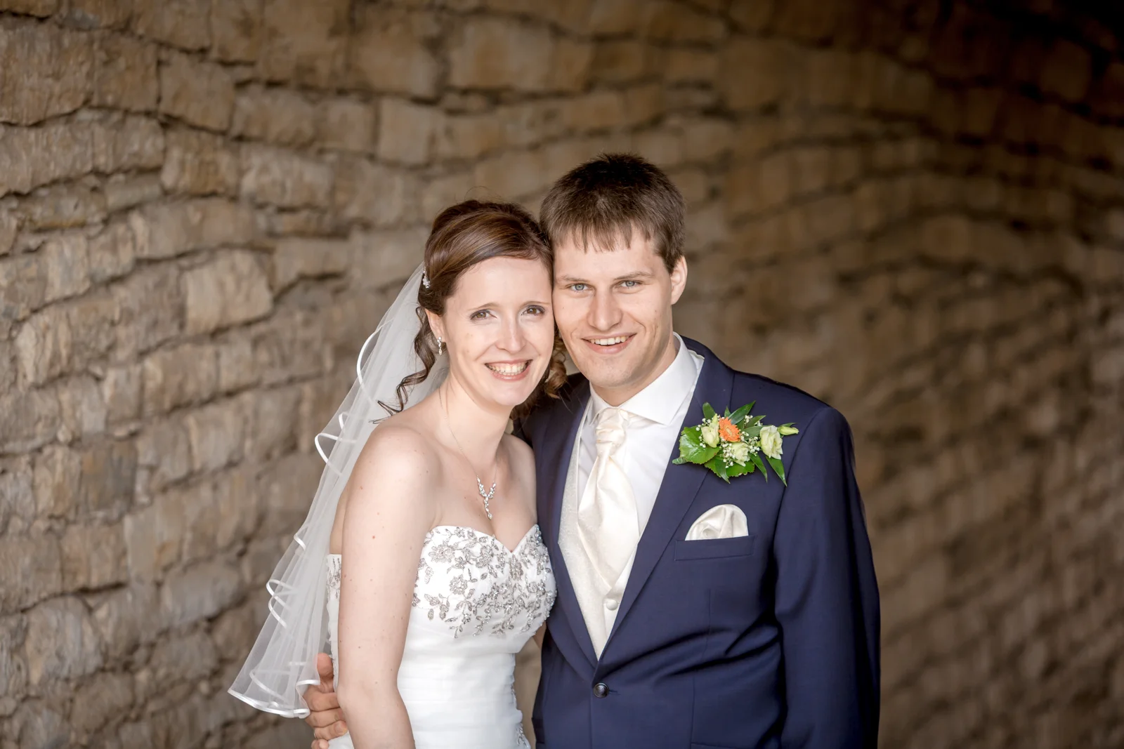 Ein gemeinsames Portrait im Gewölbe – Hochzeit von Jana und Alex in Erfurt