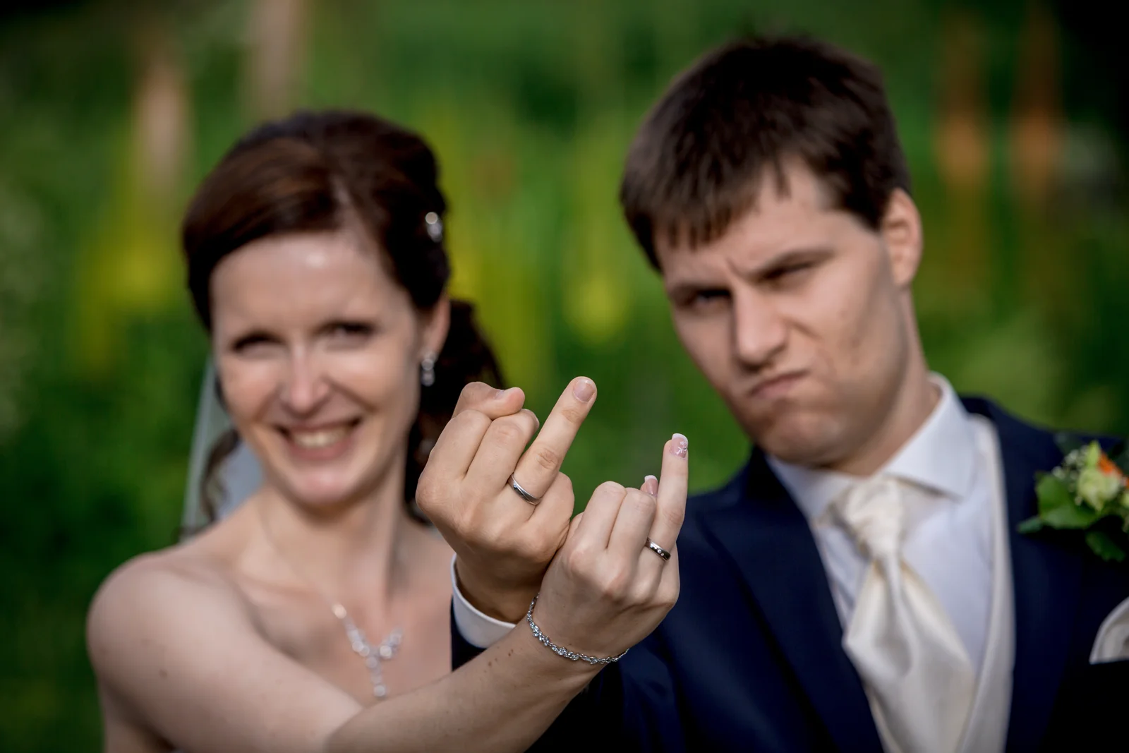 So zeigen die beiden ihre Ringe – Hochzeit von Jana und Alex in Erfurt