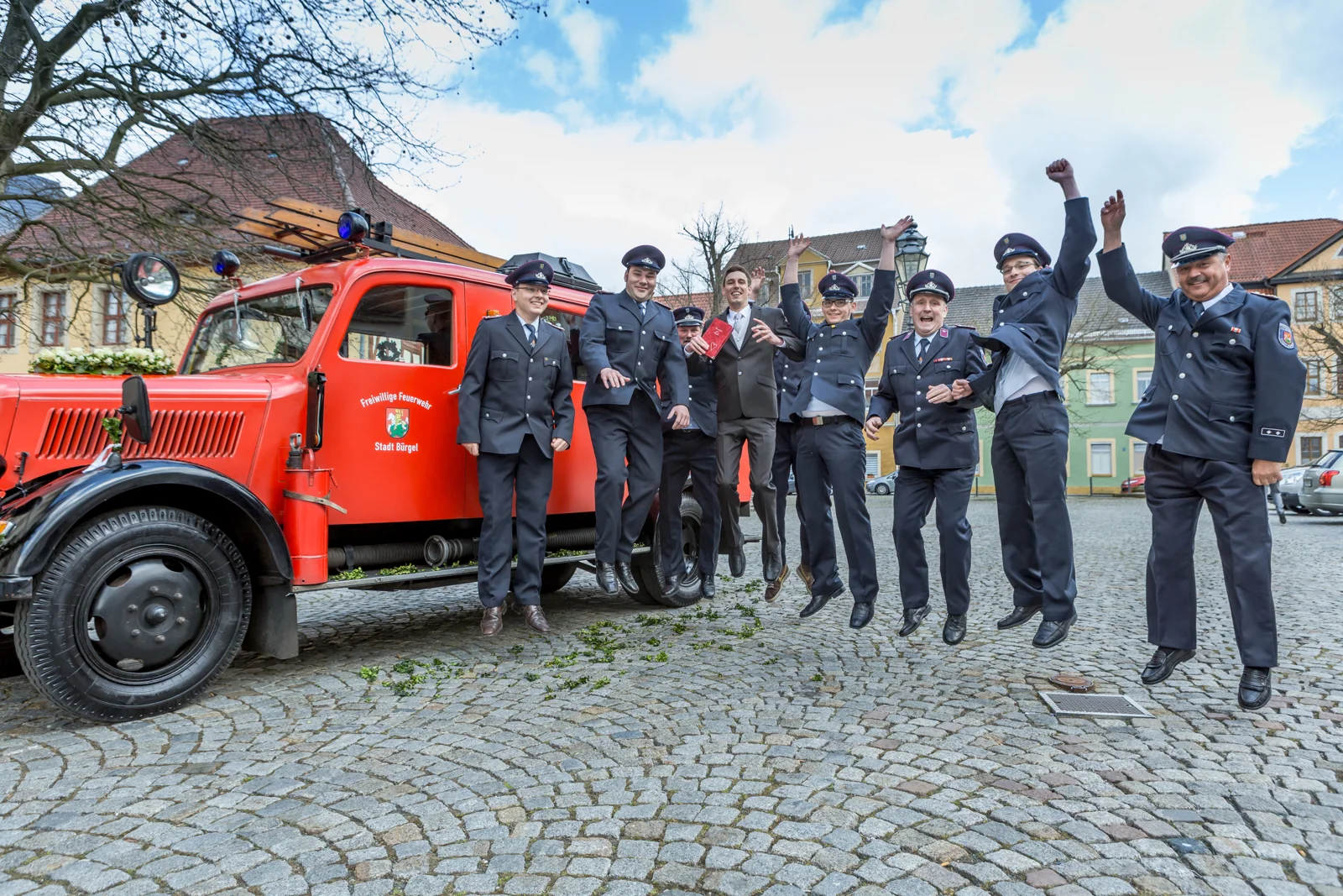 Ein Gruppenbild mit der Feuerwehr – Hochzeitsreportage von Magdalena und Stefan