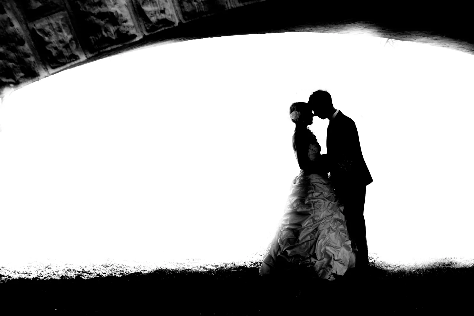 Das Brautpaar als Silhouette – Hochzeitsreportage von Magdalena und Stefan