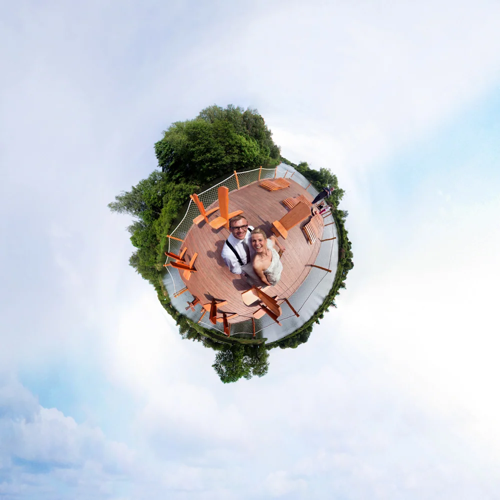Maik und Doreen auf dem Mühlenfloß als Little Planet – Hochzeitsreportage von Delf Zeh