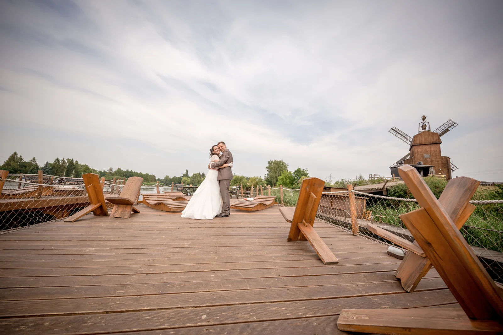 Nadja und Steve auf dem Bootsdeck – Hochzeit von Nadja und Steve in Elbe-Parey