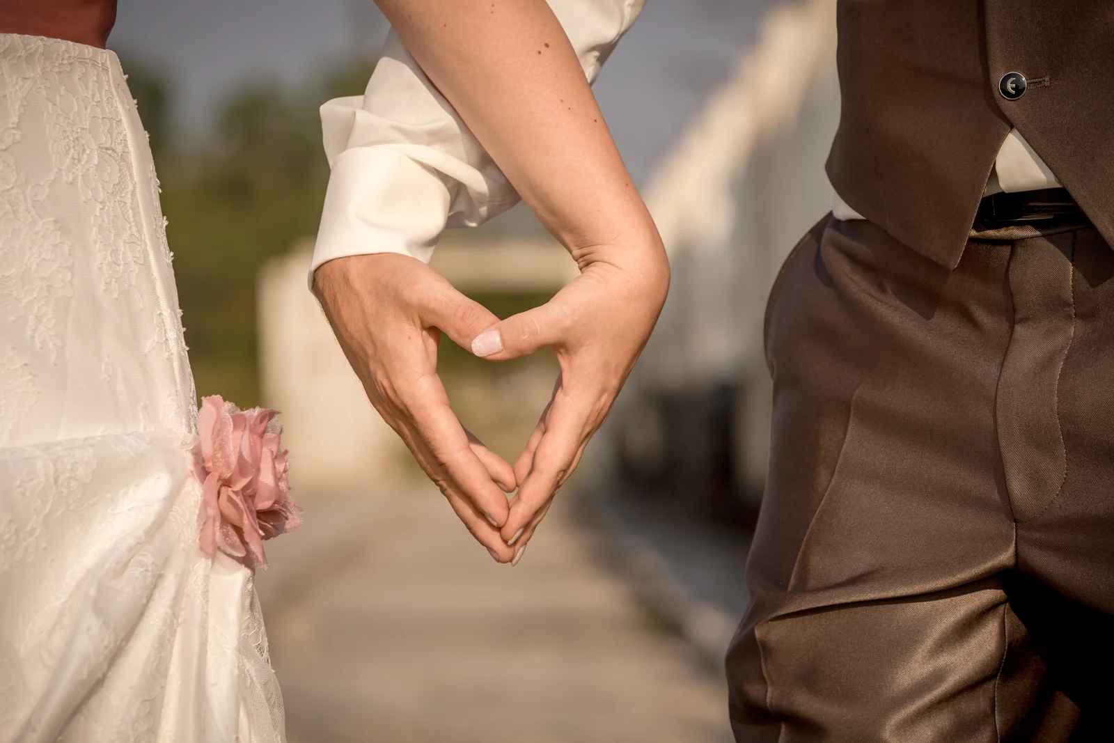 Ein Herz aus ihren Händen – Hochzeit von Nadja und Steve in Elbe-Parey