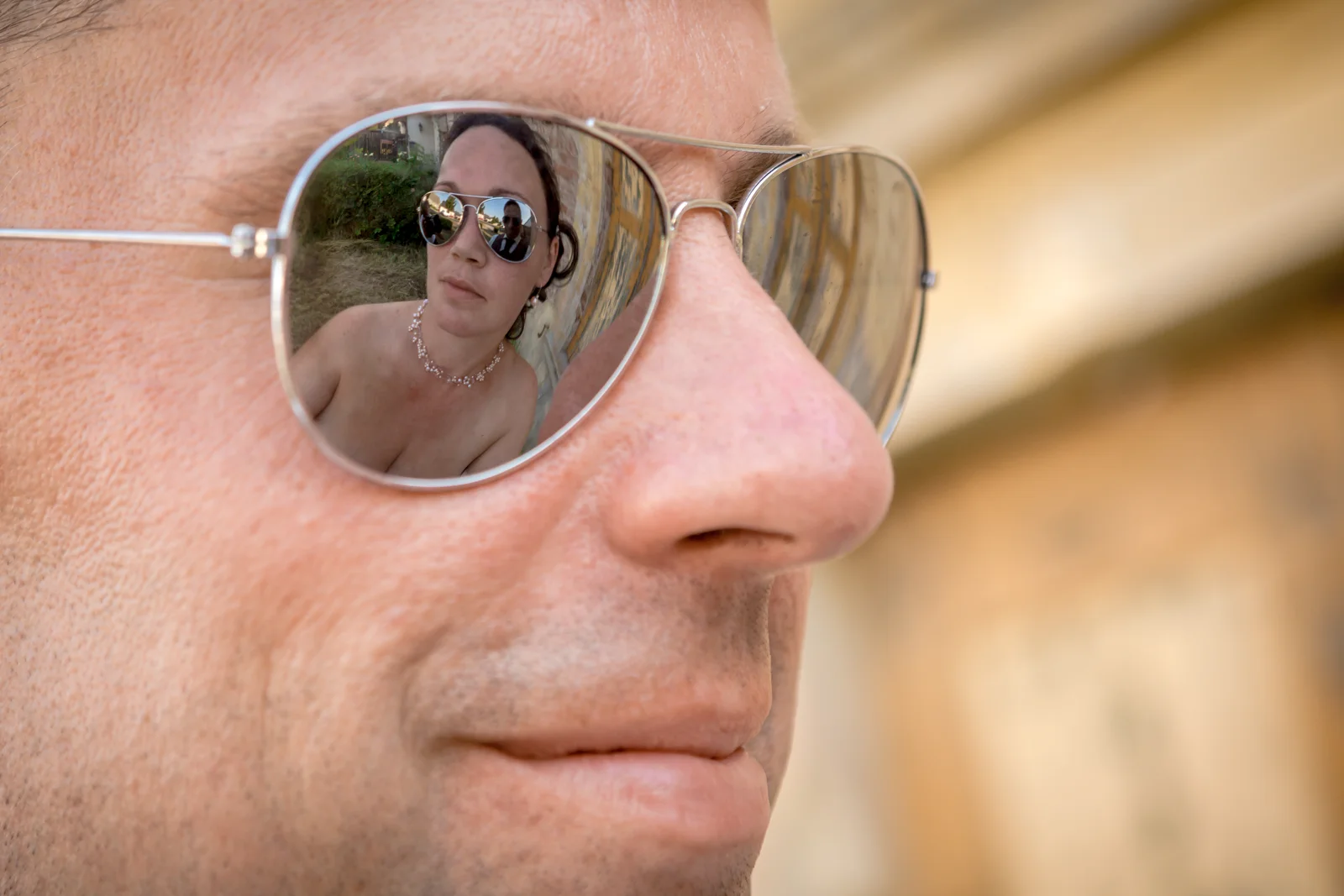 Eine Spiegelung in der Sonnenbrille – Hochzeit von Nadja und Steve in Elbe-Parey