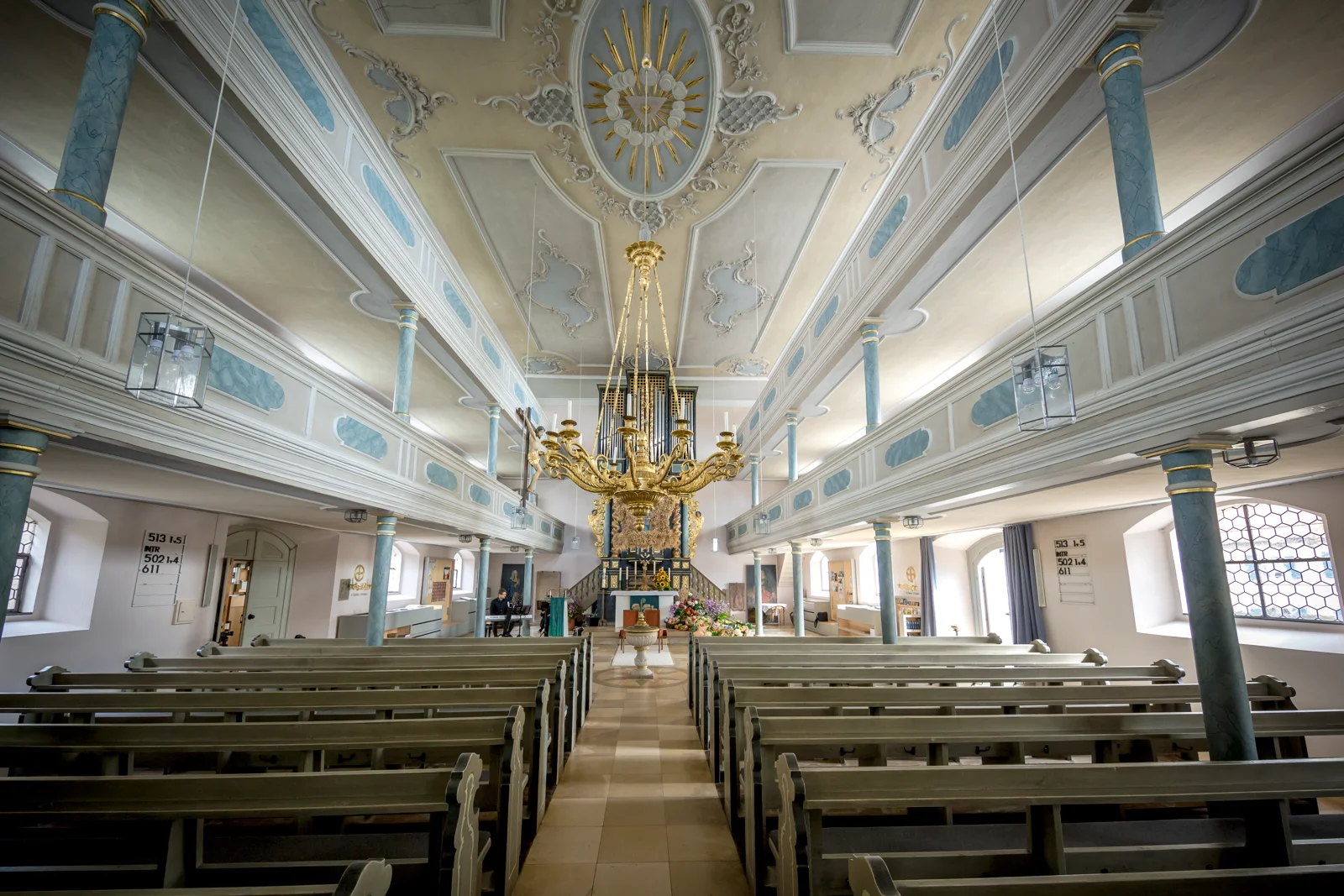 Blick in die Kilianskirche – Hochzeit von Daniel und Katharina in Emskirchen – Schloss Brunn